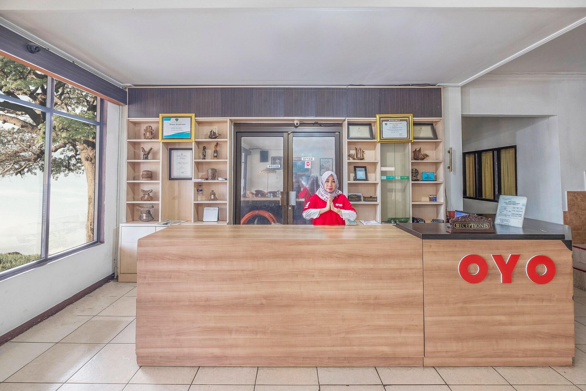 Vista Lobby Hotel O Transit 2