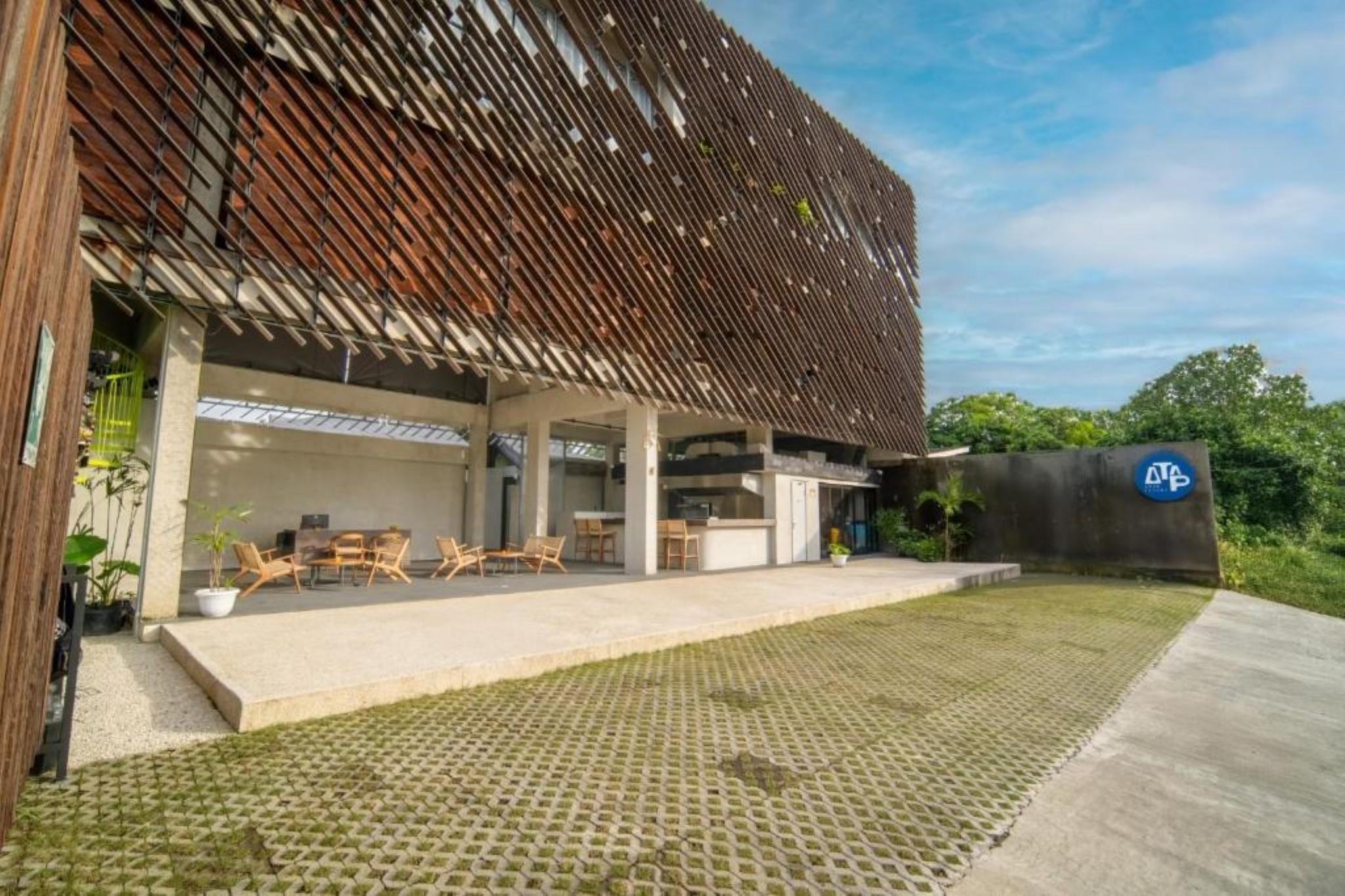 Vista Lobby Atap Beach Resort Canggu by Ini Vie Hospitality