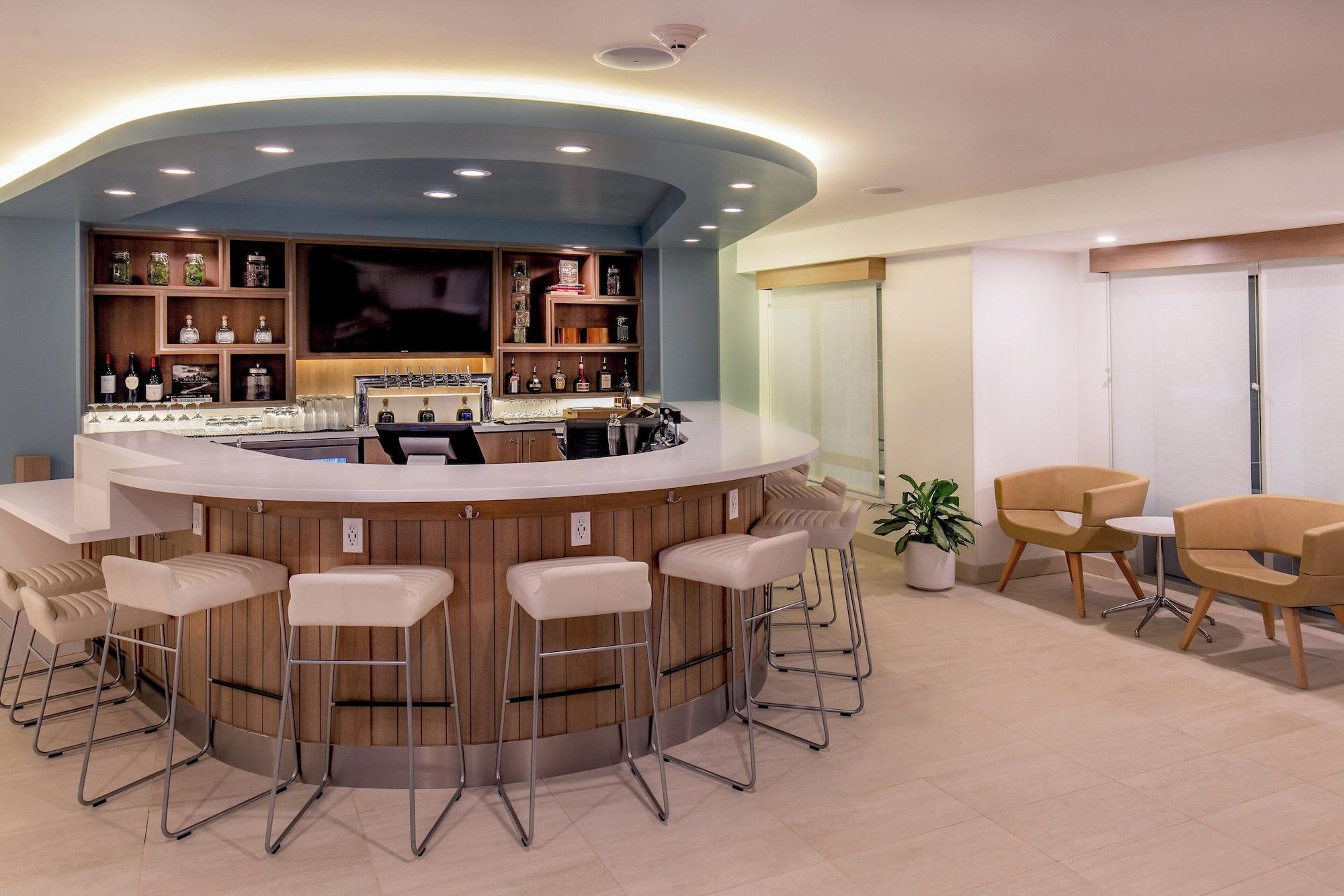Bar/Salón Element Chelmsford