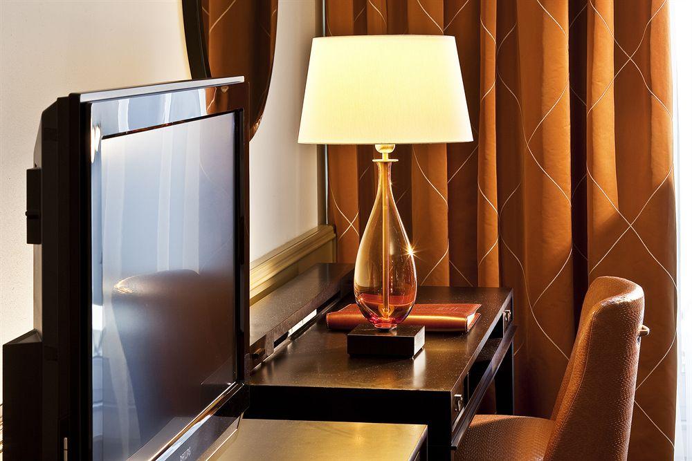 Hotel Paris Marriott Champs Elysees Hotel