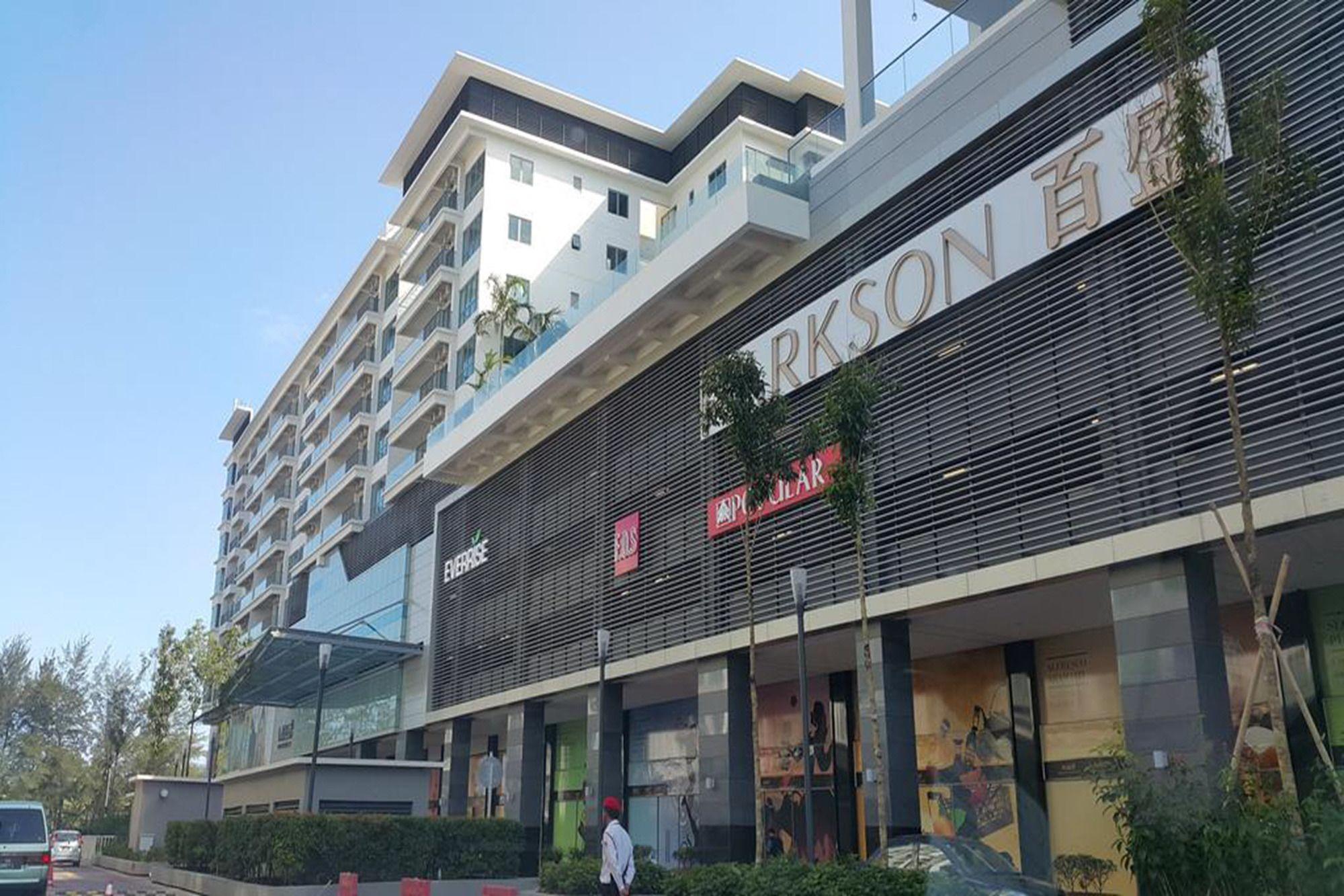 Vista Exterior Elegant Living At loft Imago KK