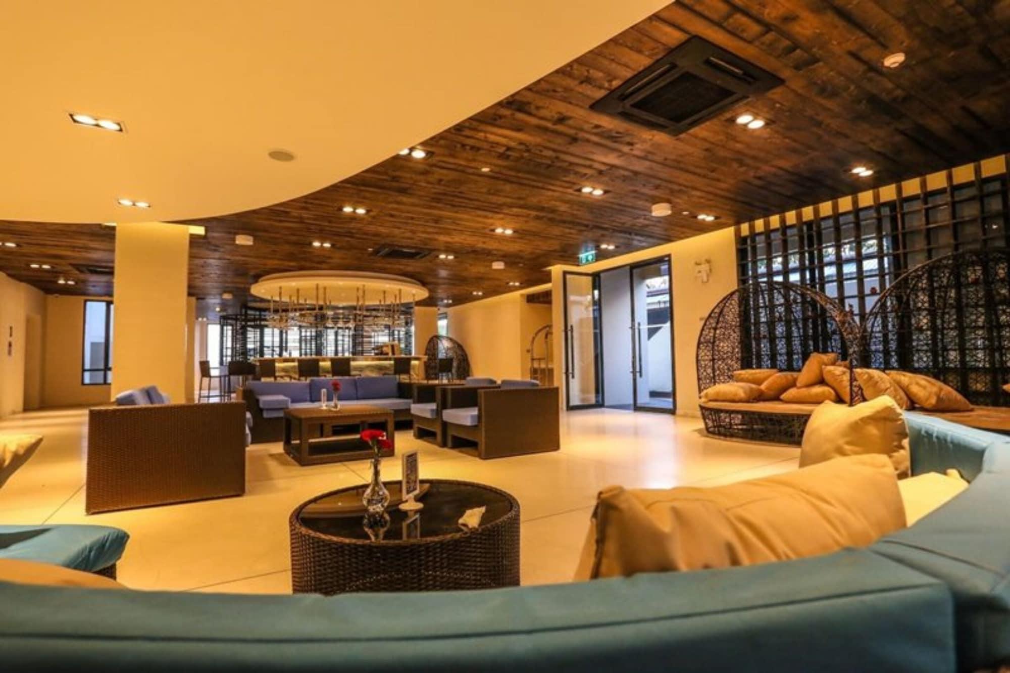 Vista Lobby Golden Tulip Pattaya Beach Resort