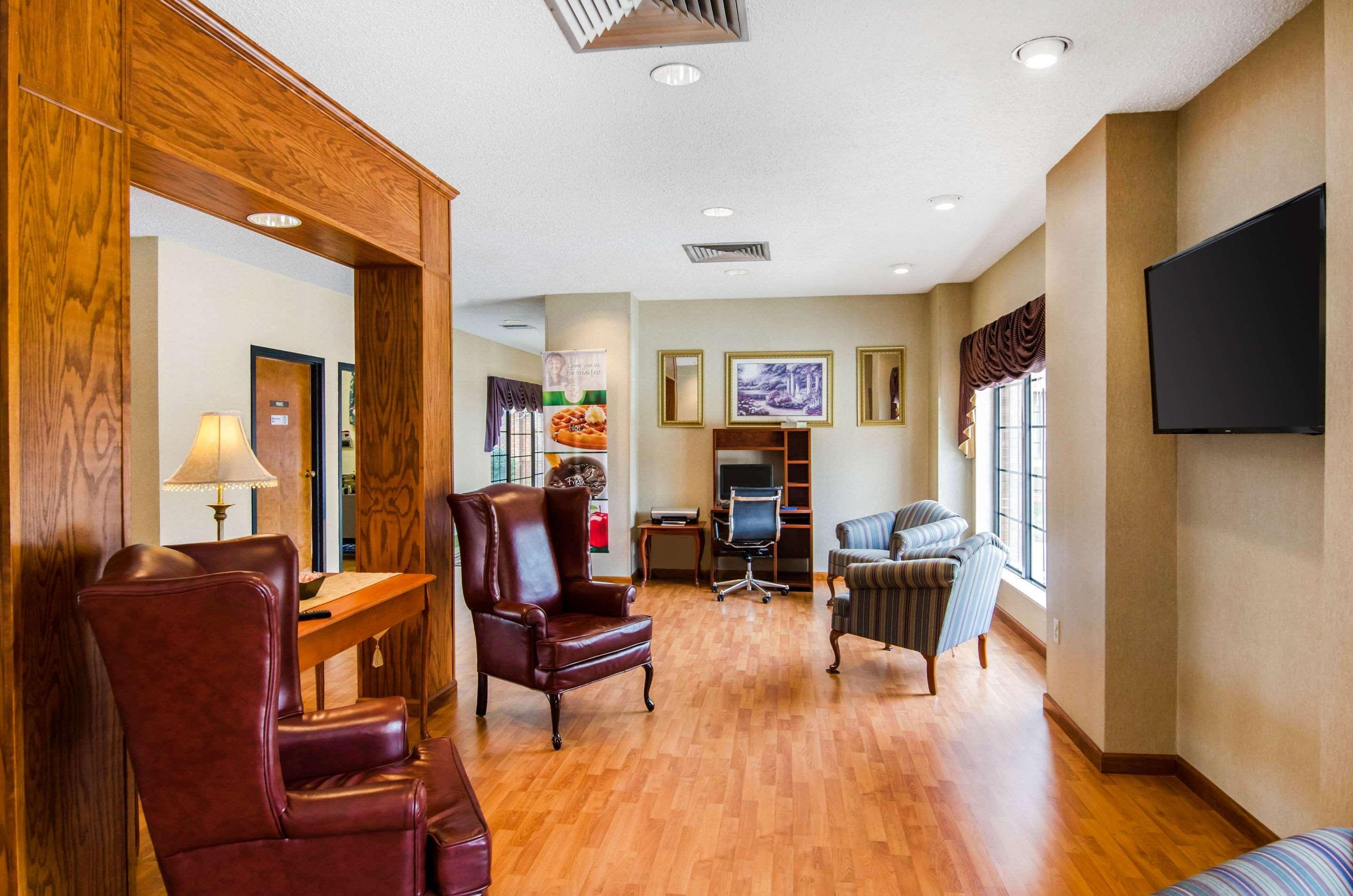 Vista Lobby Quality Inn Summersville