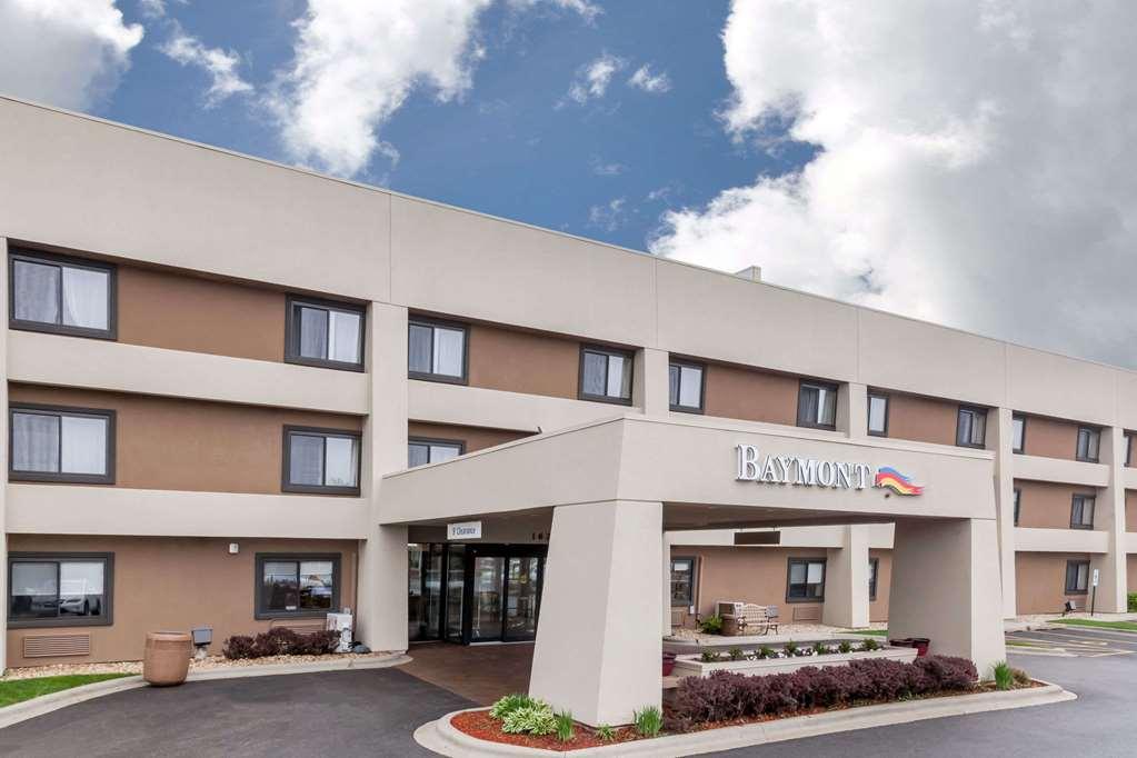 Vista Exterior Baymont by Wyndham Glenview