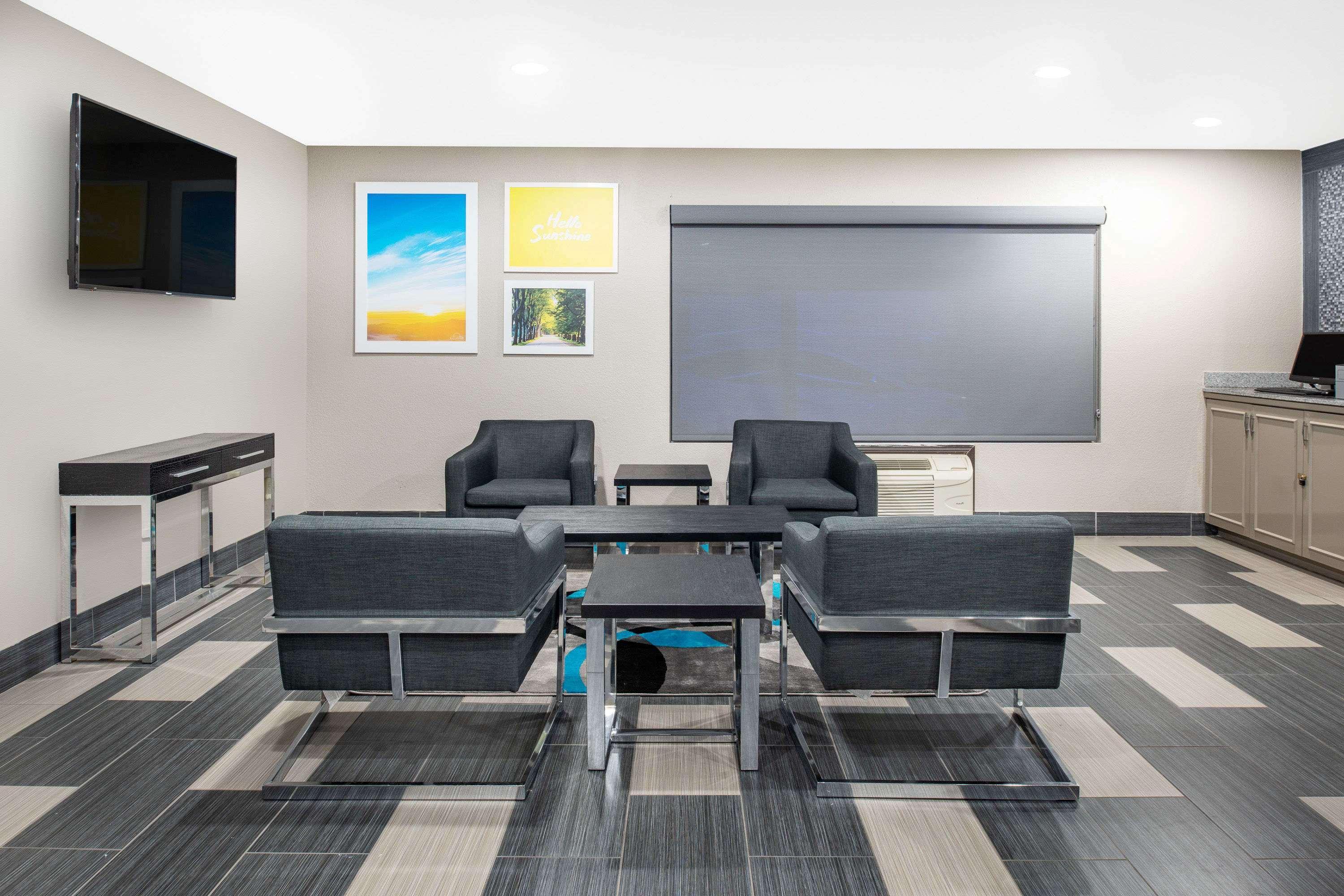 Vista Lobby Days Inn by Wyndham Carthage