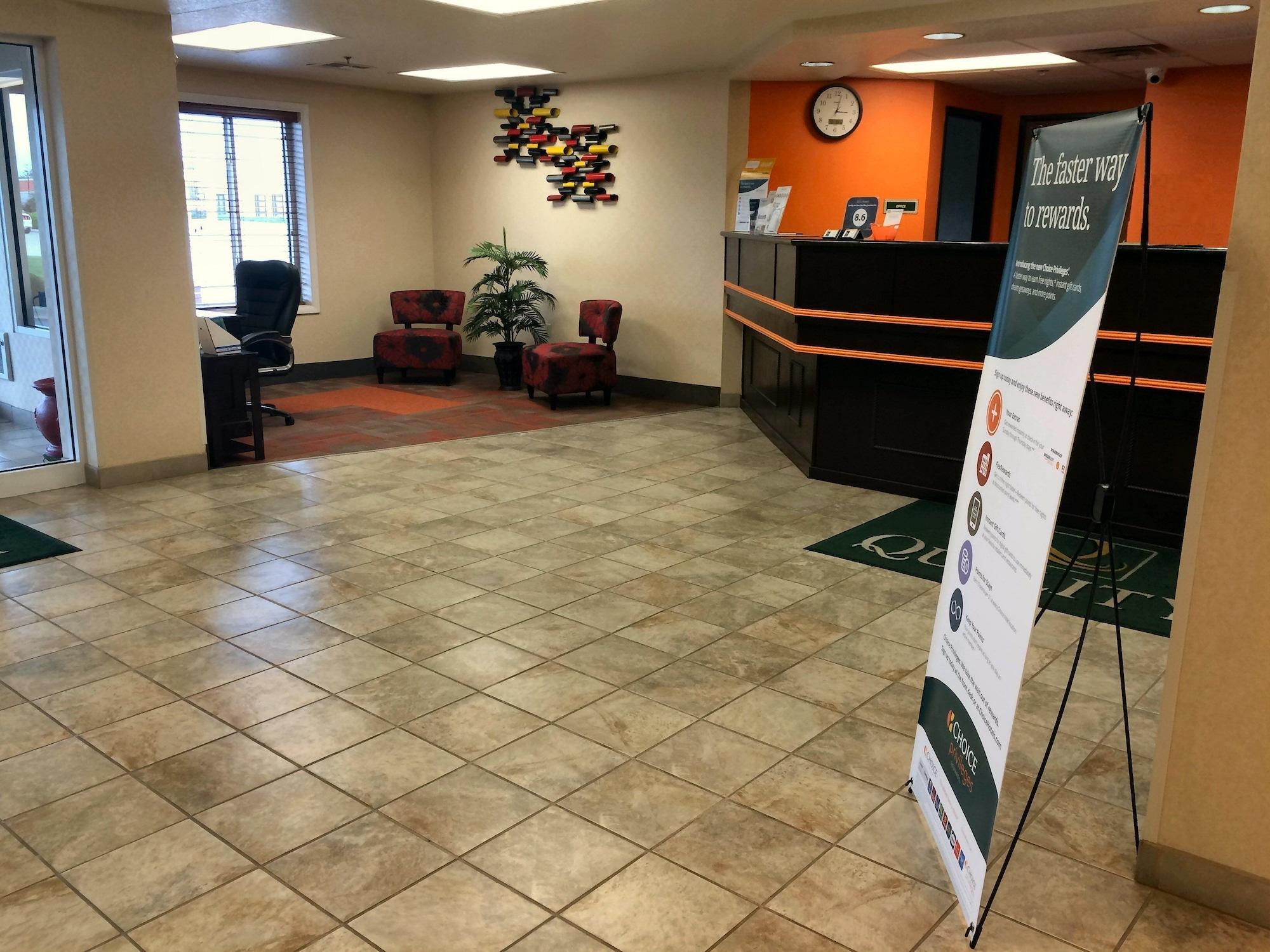Vista Lobby Quality Inn Junction City - Near Fort Riley