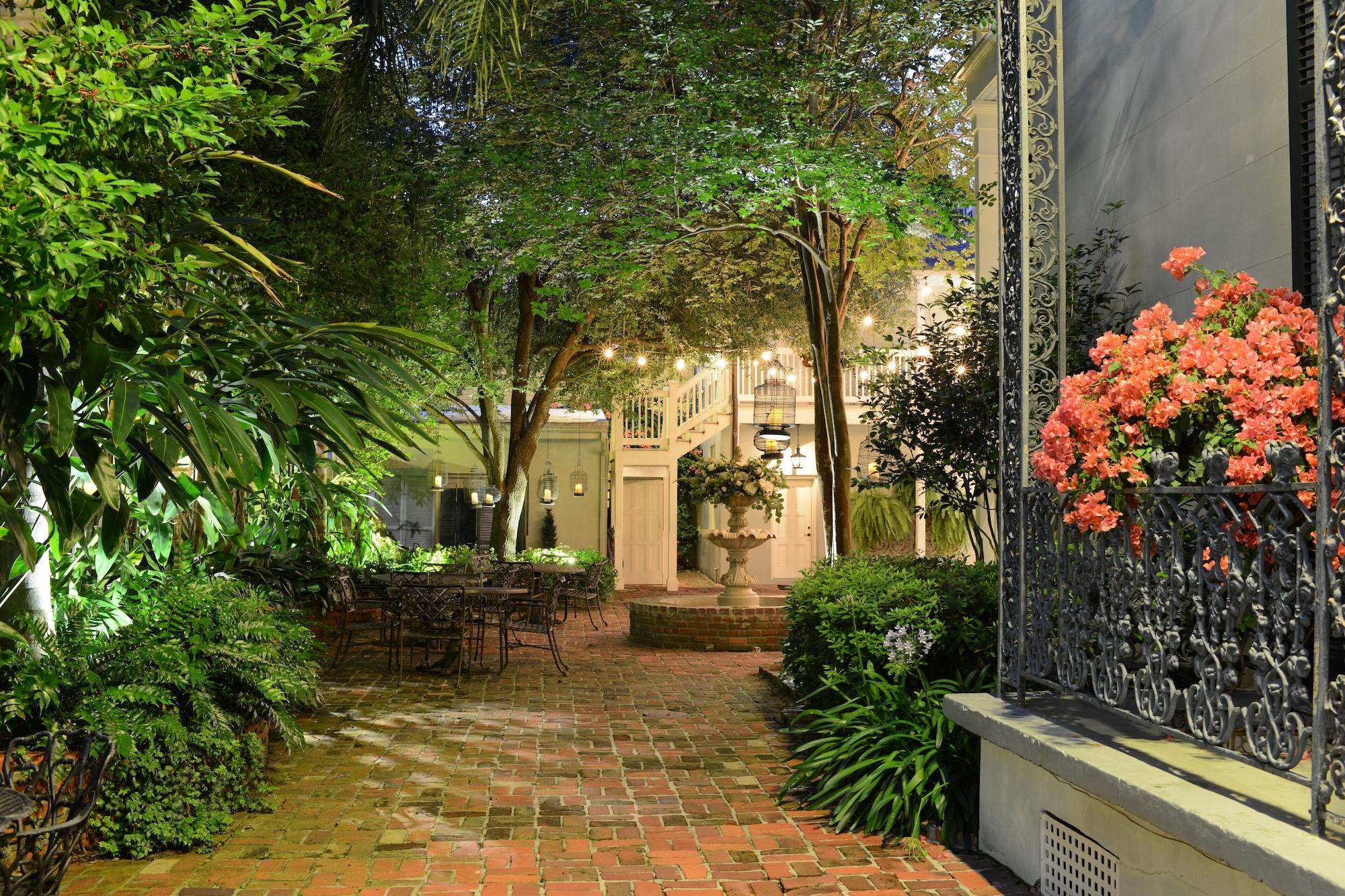 Varios Terrell House Bed & Breakfast