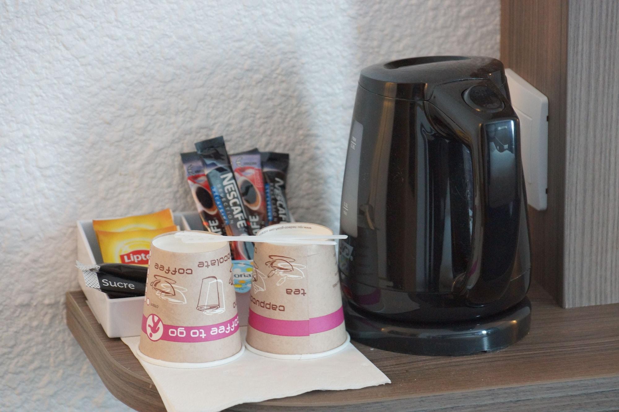 Set de Habitación Brit Hotel Confort Montpellier Parc Expositions