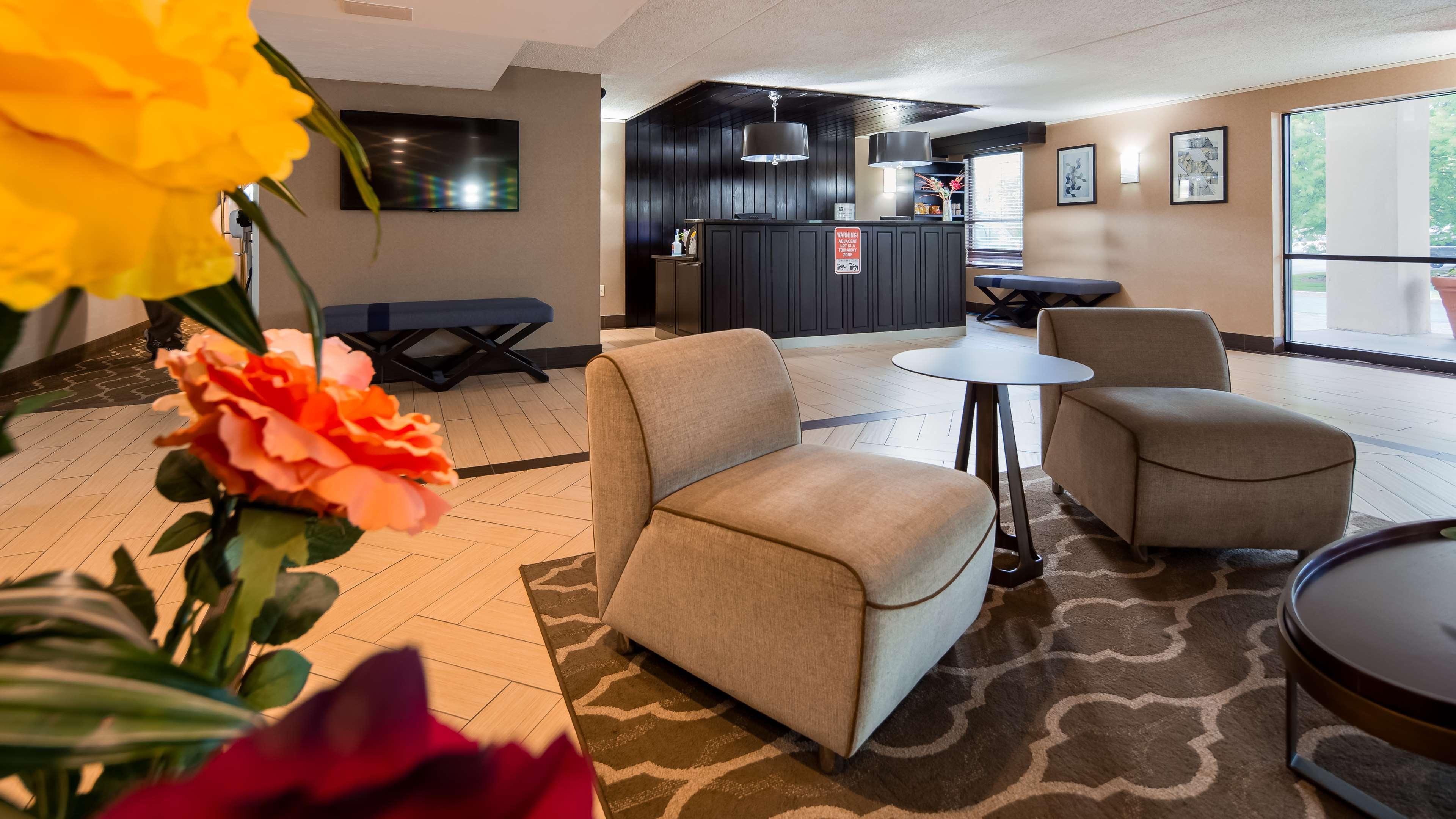 Vista Lobby Best Western Harrisburg North Hotel