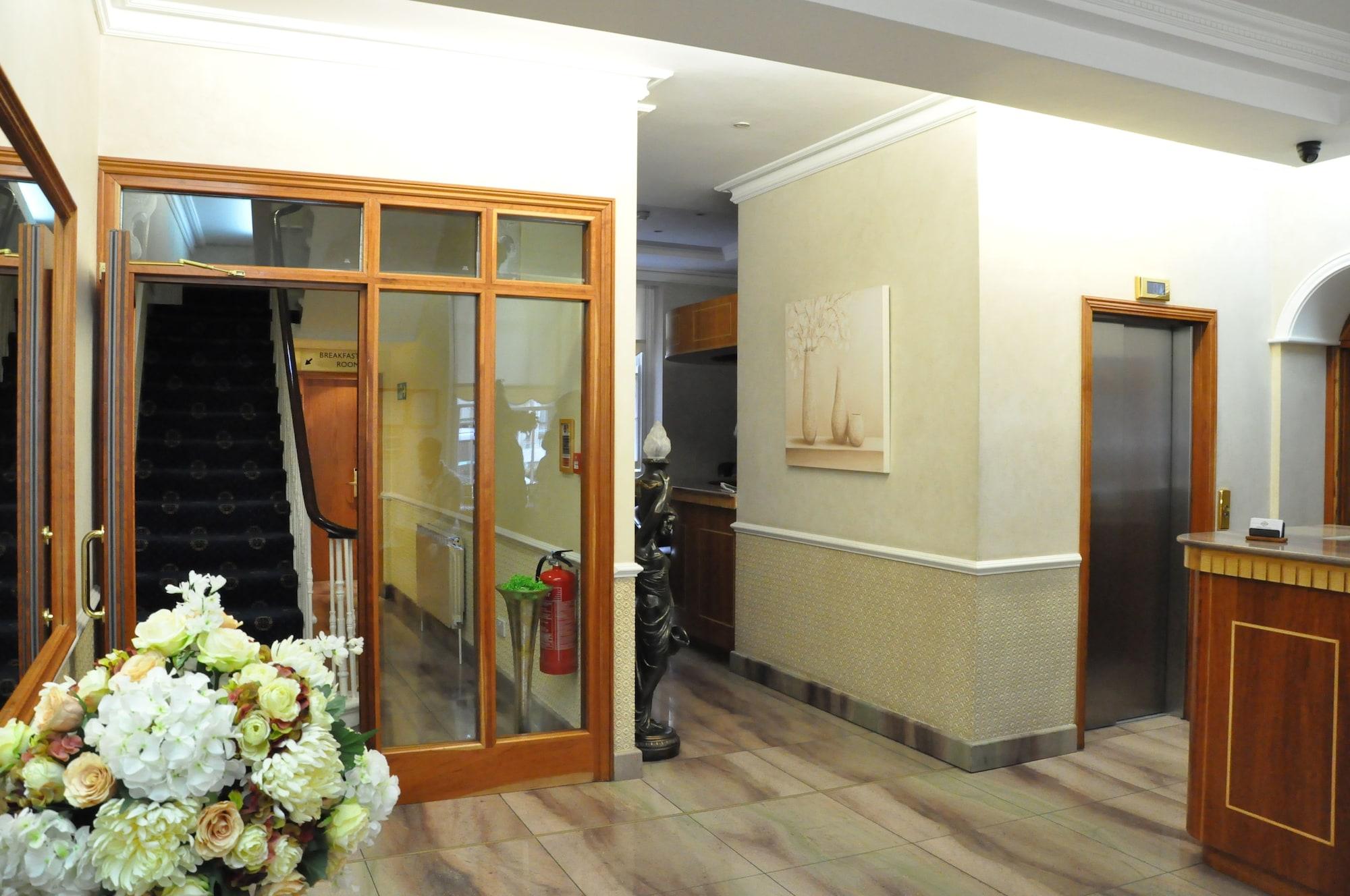 Vista Lobby Olympic House Hotel