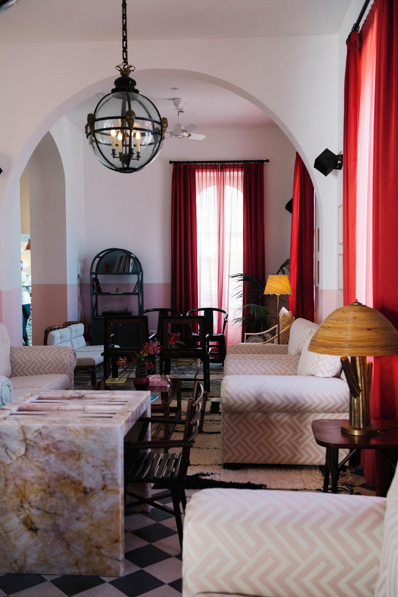 Vista Lobby Il Capri Hotel