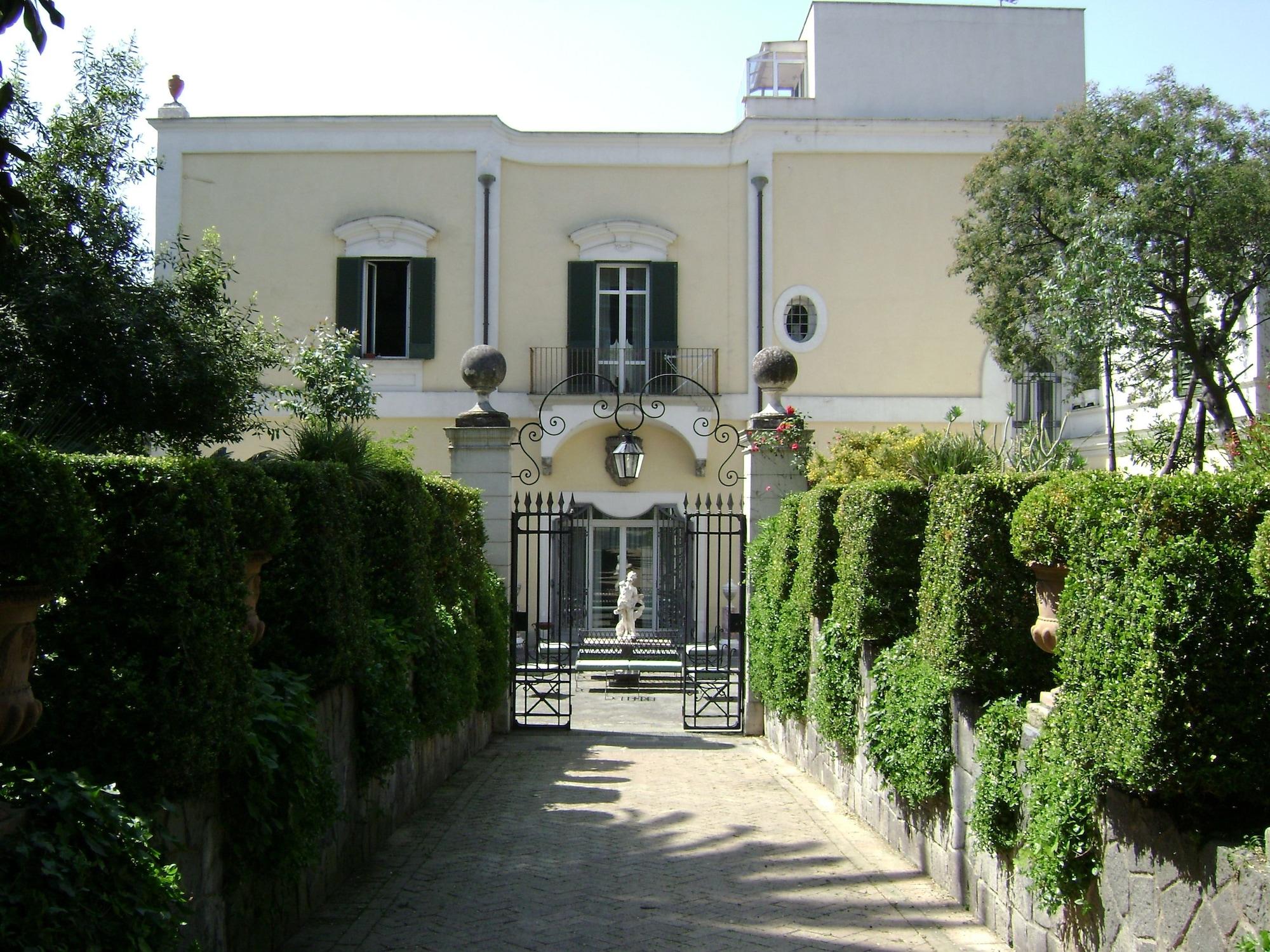 Varios Villa San Gennariello B&B