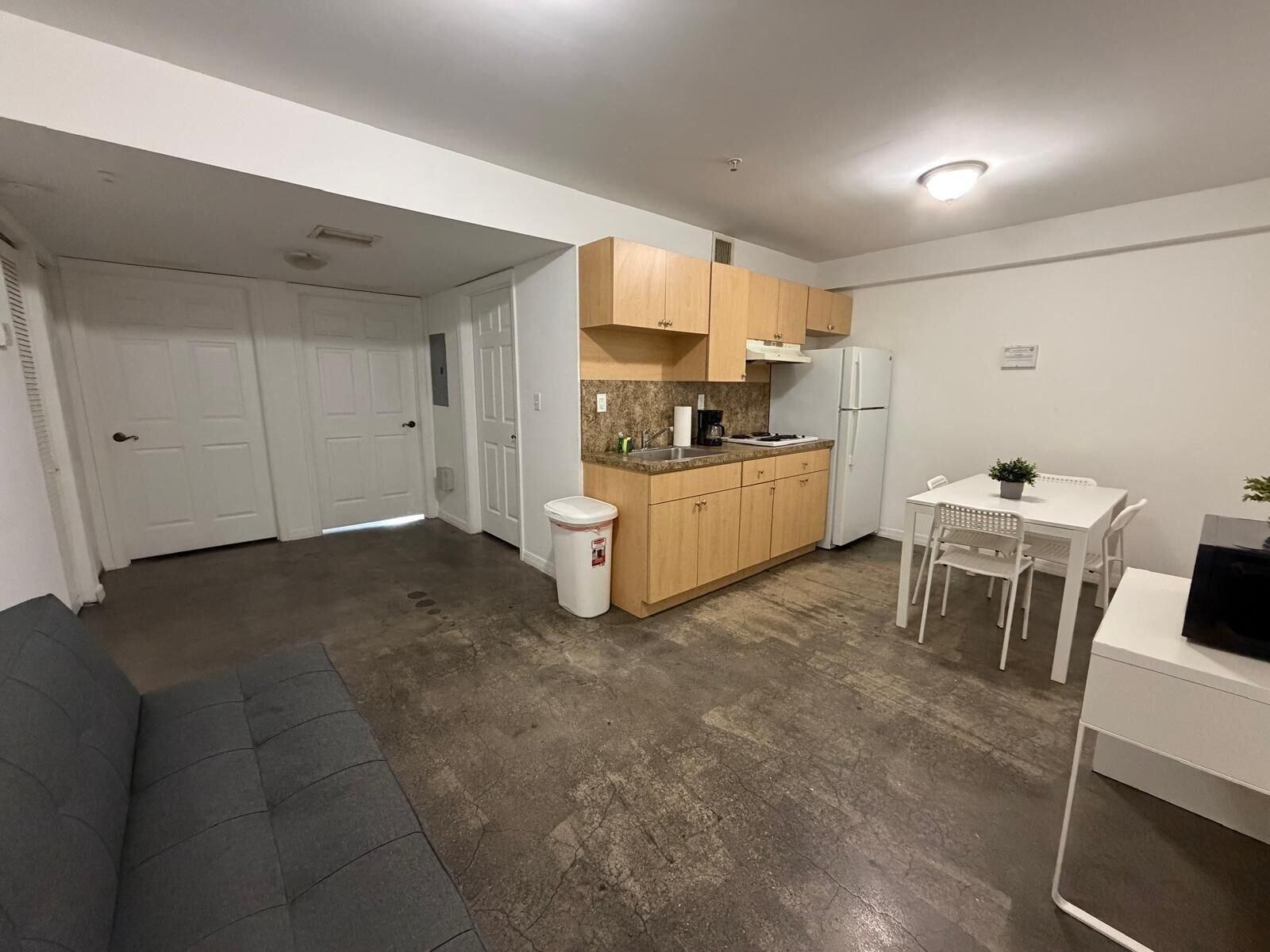 Equipamiento de Habitación Triangle Suites LLC