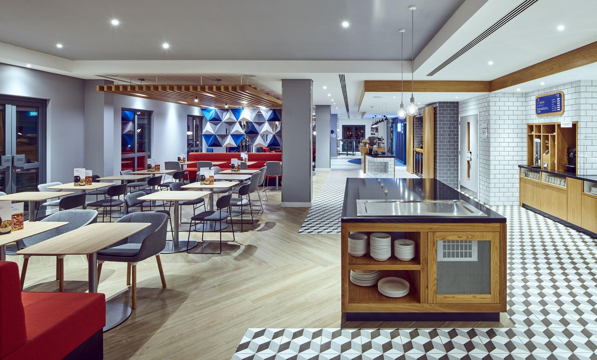 Bar/Salón Holiday Inn Express Gibraltar by IHG