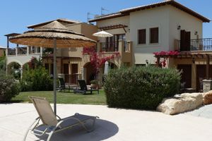 Alquiler Vacacional - 1 Bed luxury poolside apartment at award winning Aphrodite Hills Resort Kouklia