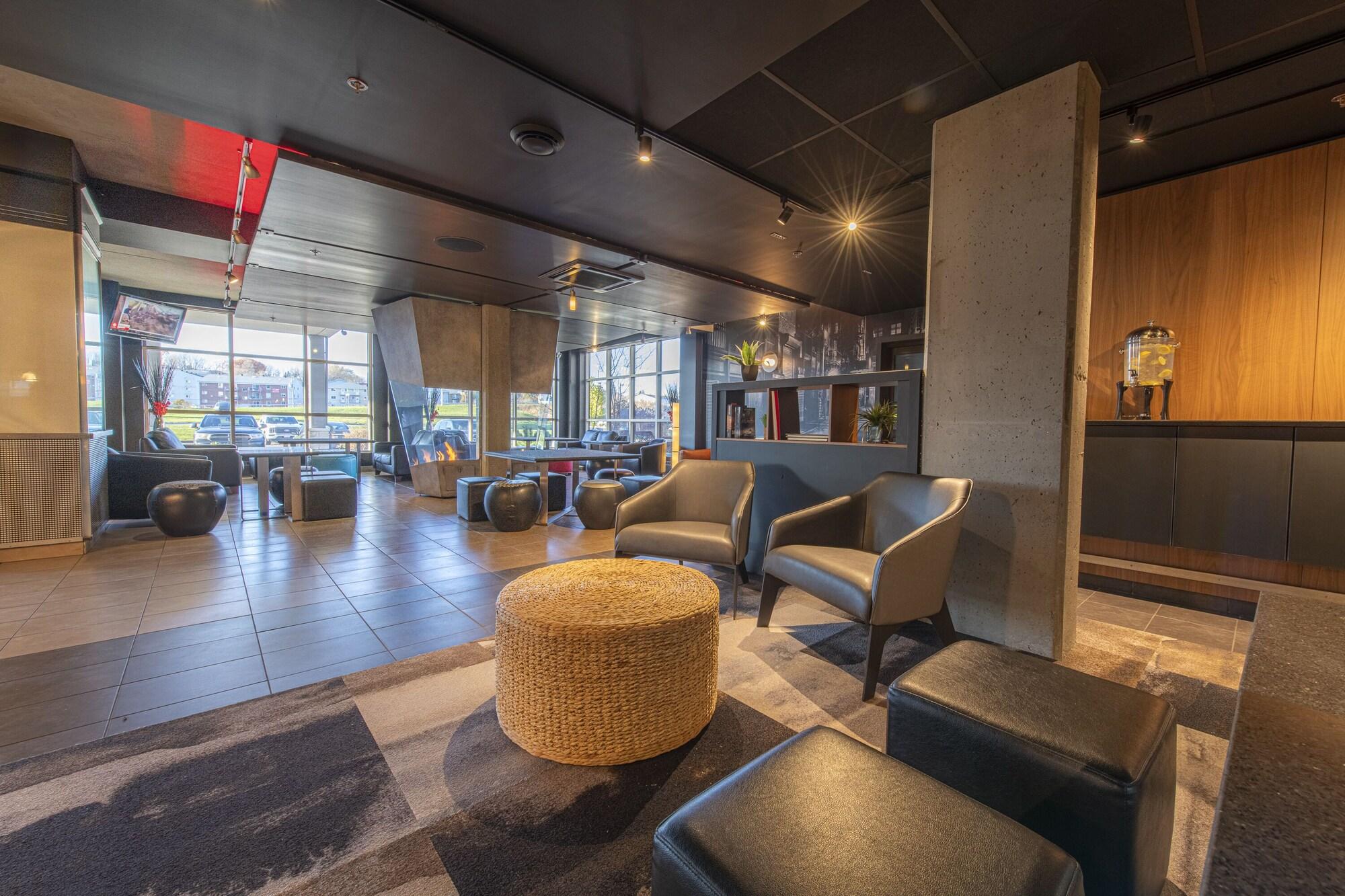 Vista Lobby Grand Times Hotel Quebec City Airport