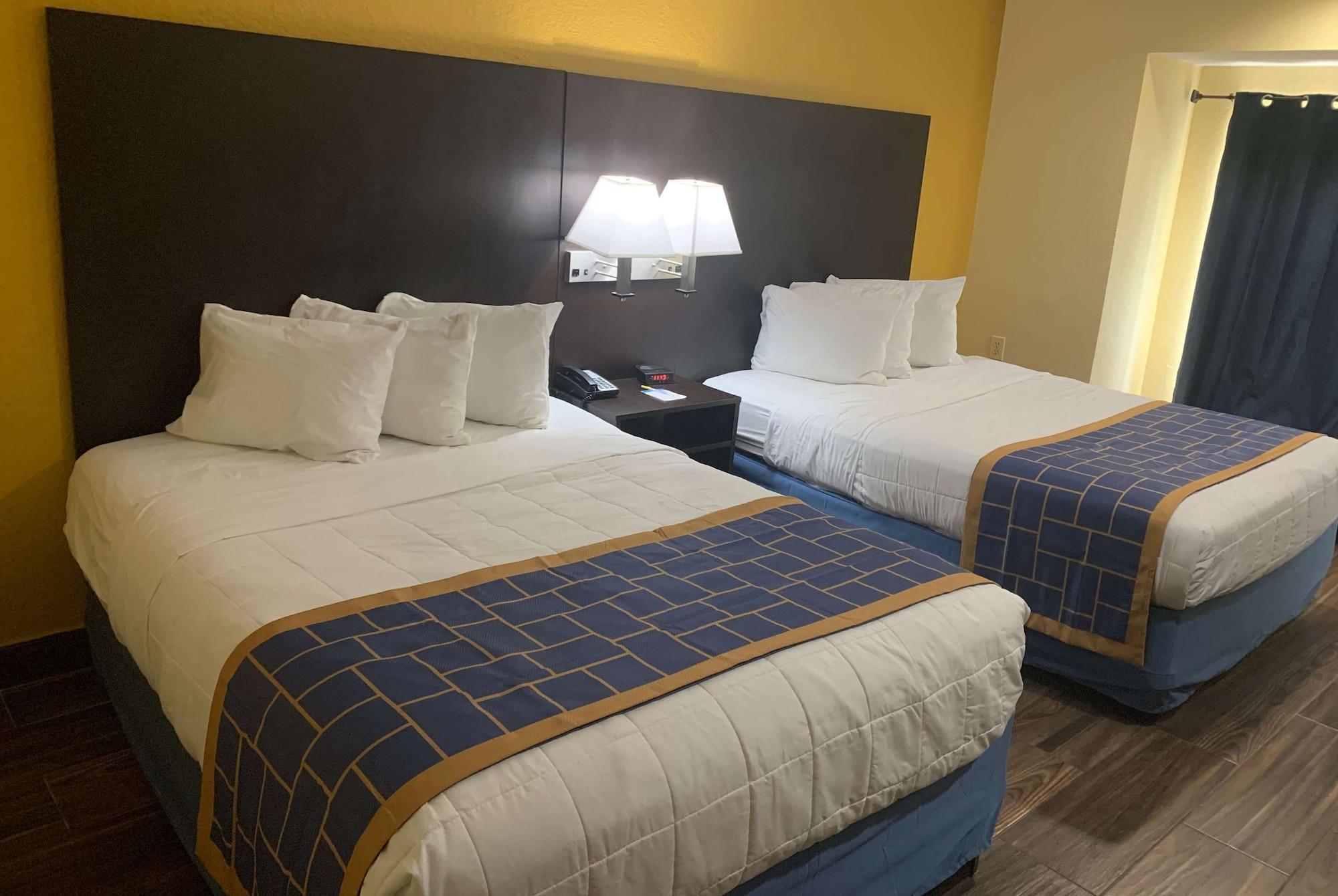 Habitación Days Inn & Suites by Wyndham Tampa/Raymond James Stadium