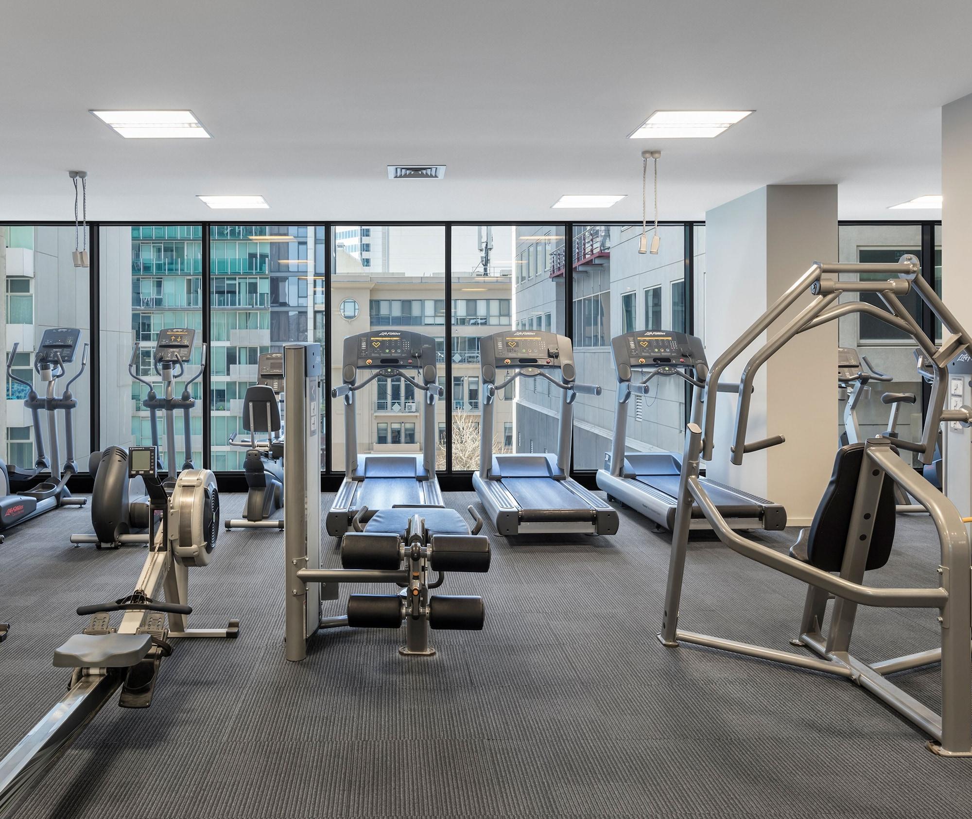 Gimnasio Oaks Melbourne on William Suites