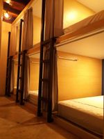 Alojamiento - The Icon Capsule Hostel