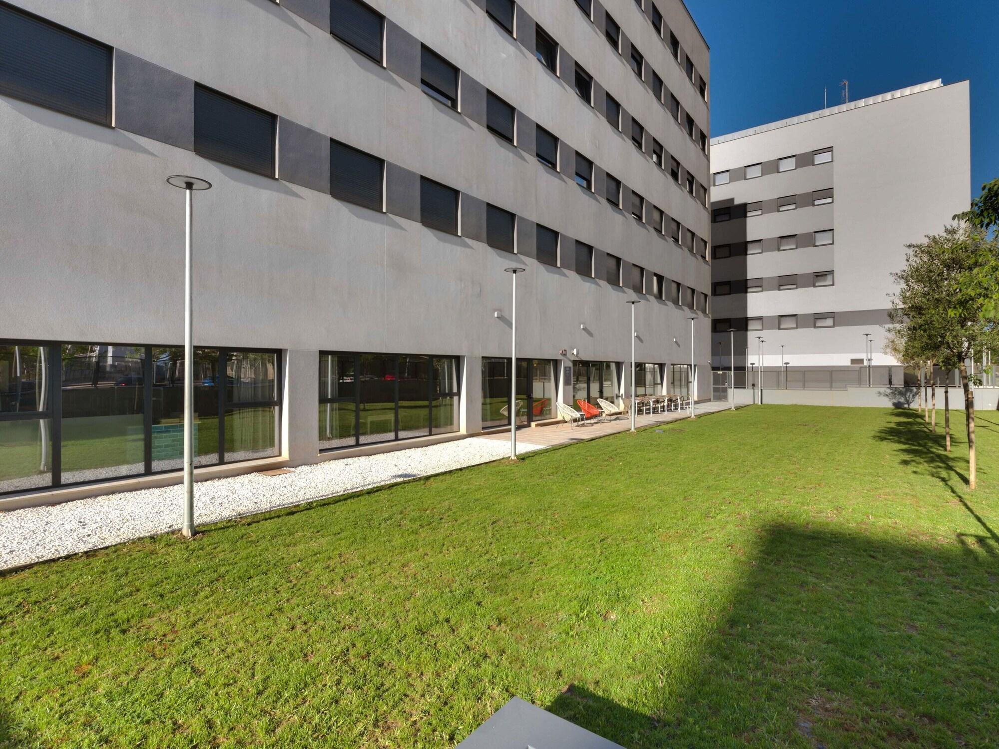Vista Exterior Livensa Living Studios Malaga Feria
