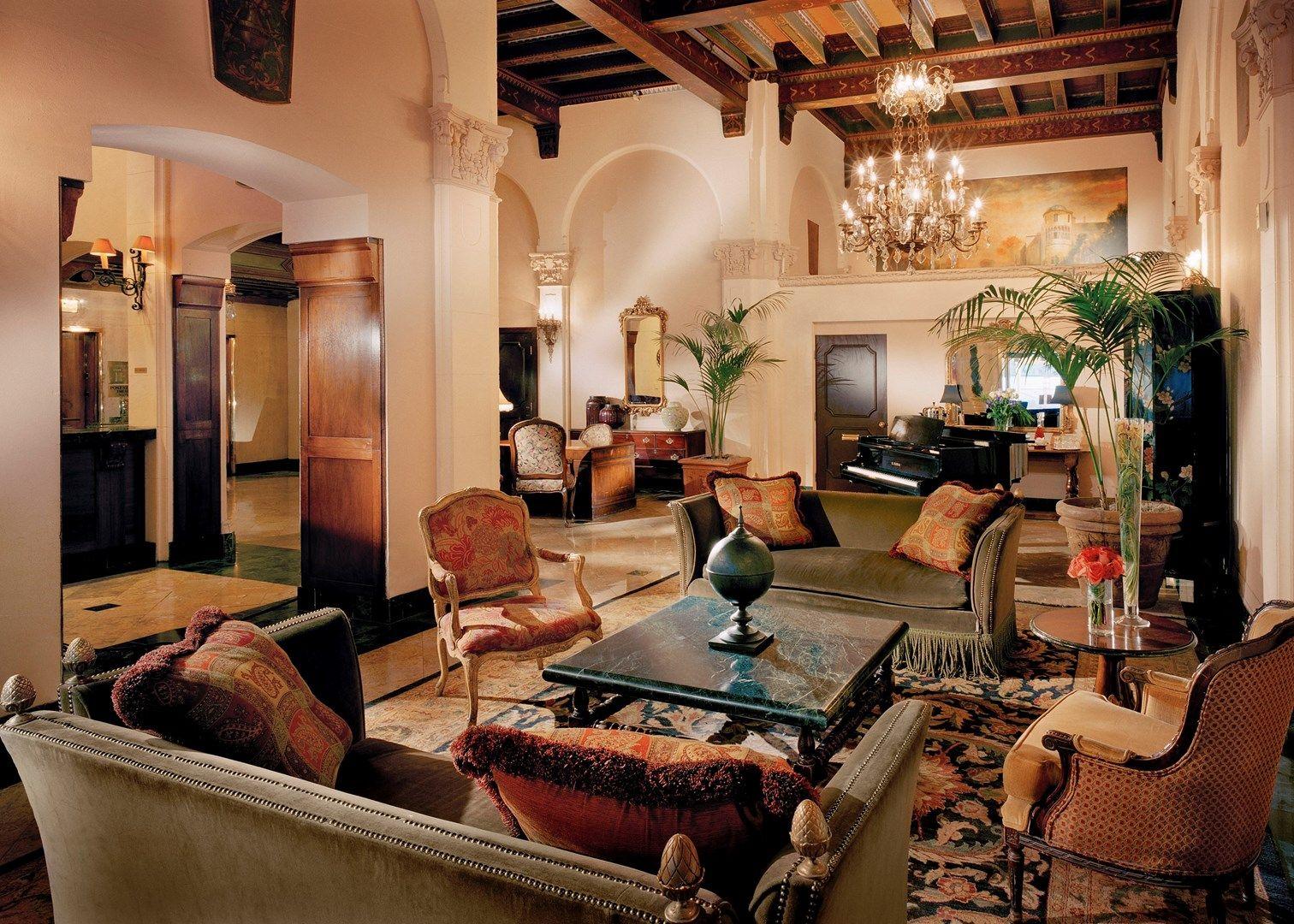 Vista Lobby Kensington Park Hotel