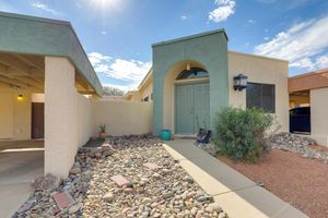 Alquiler Vacacional - Sunny Tucson Townhome w/ Patio & Mountain Views!