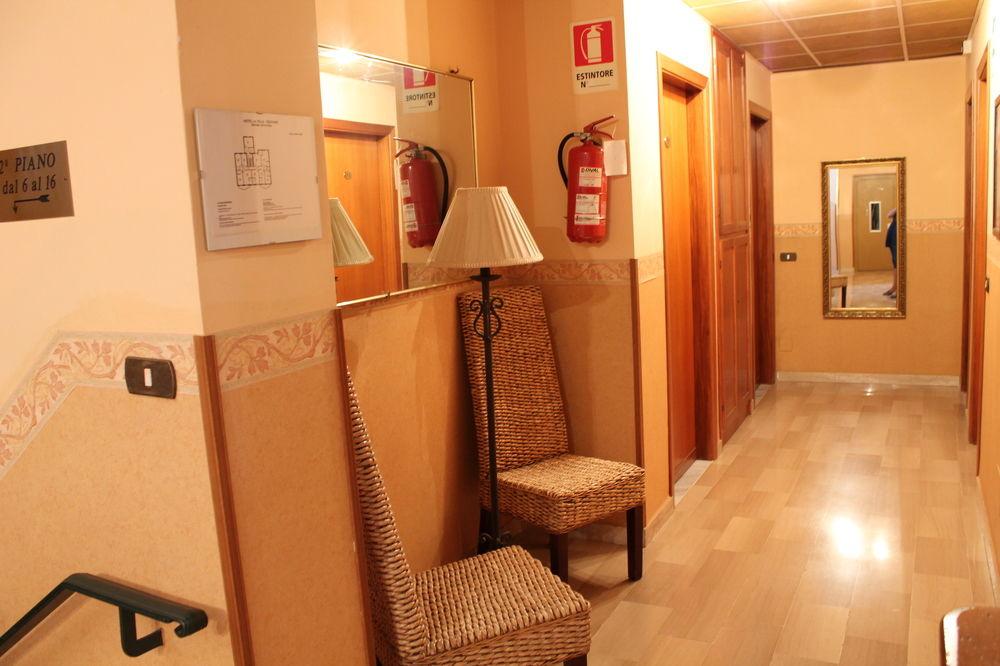 Varios Hotel La Villa