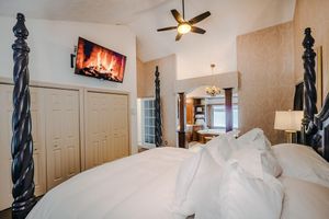 Alquiler Vacacional - ADIRONDACK LUXURY ESTATE: BEACH & POOL & HOT TUB! NEW!