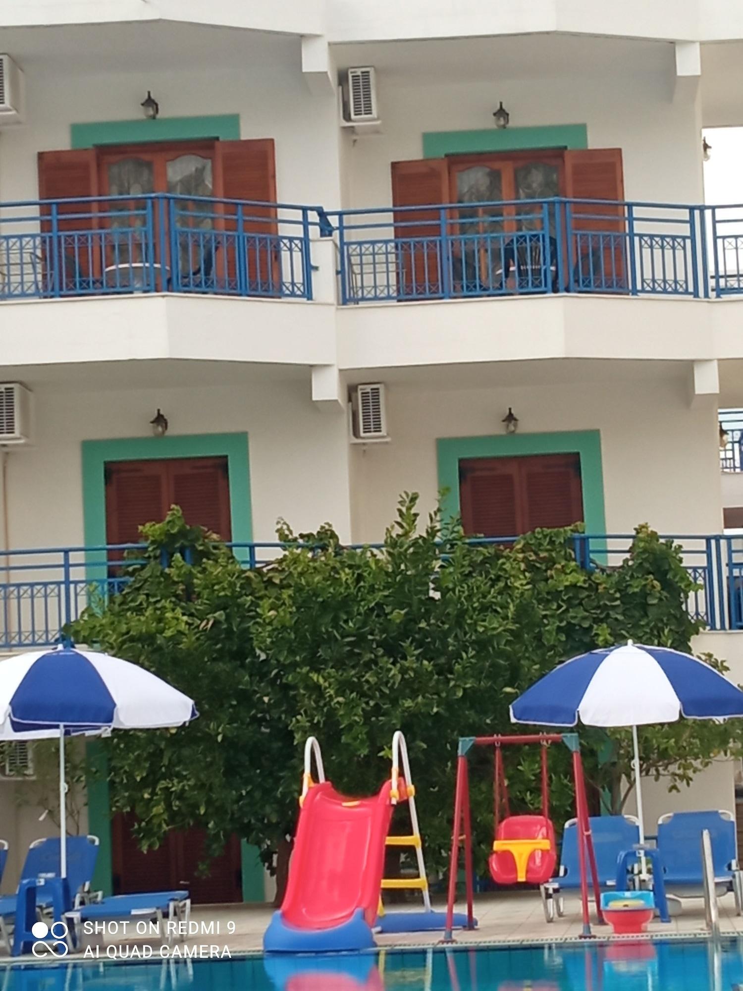 Vista Exterior George Studios Stalida