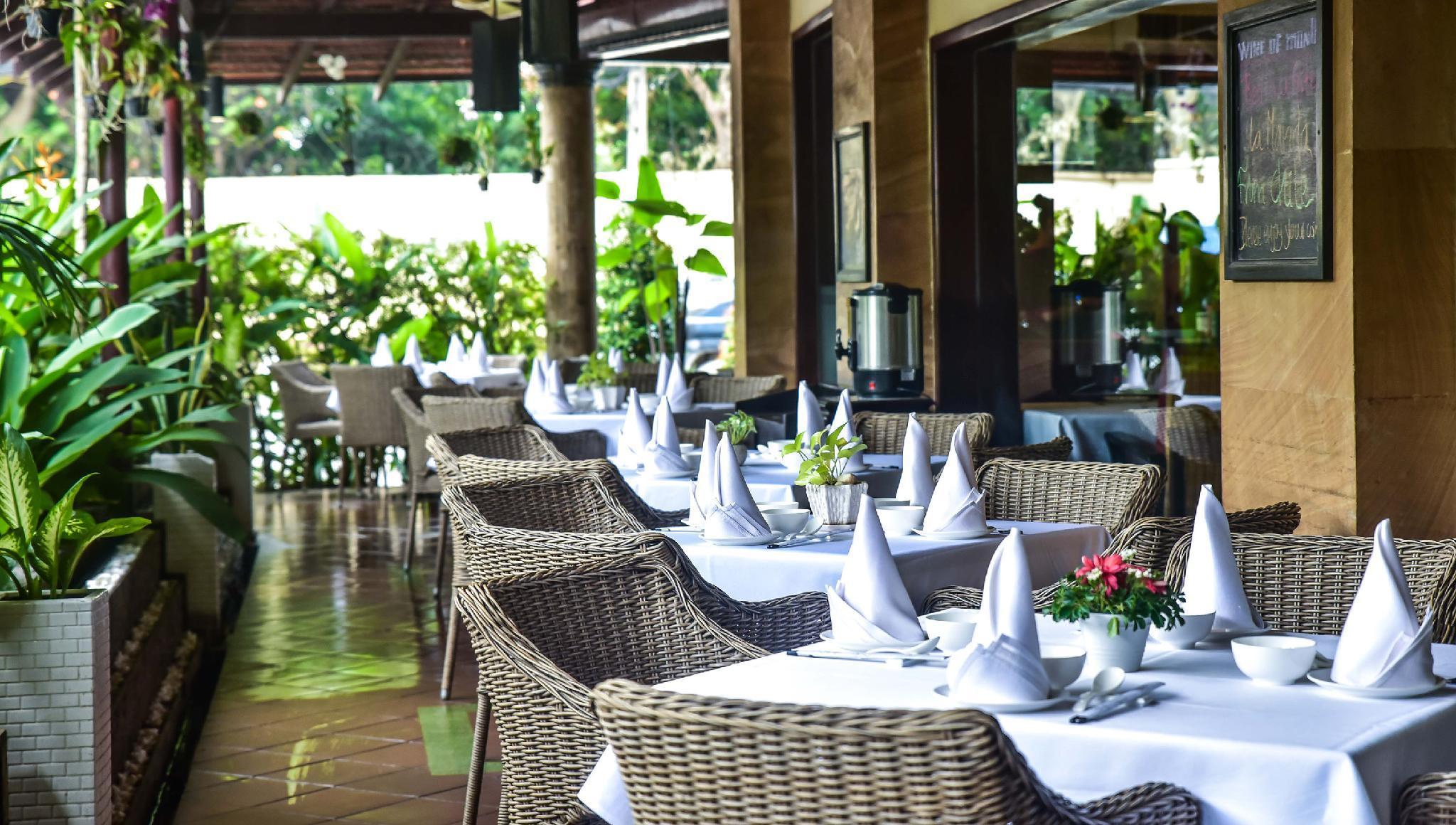 Restaurant Almond Hotel Sothearos