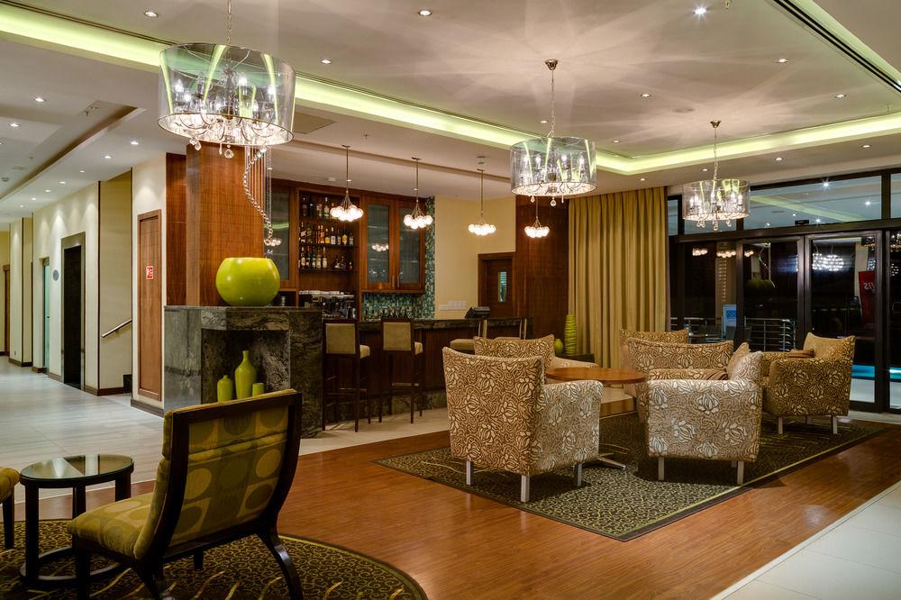 Vista Lobby Loui Gardens