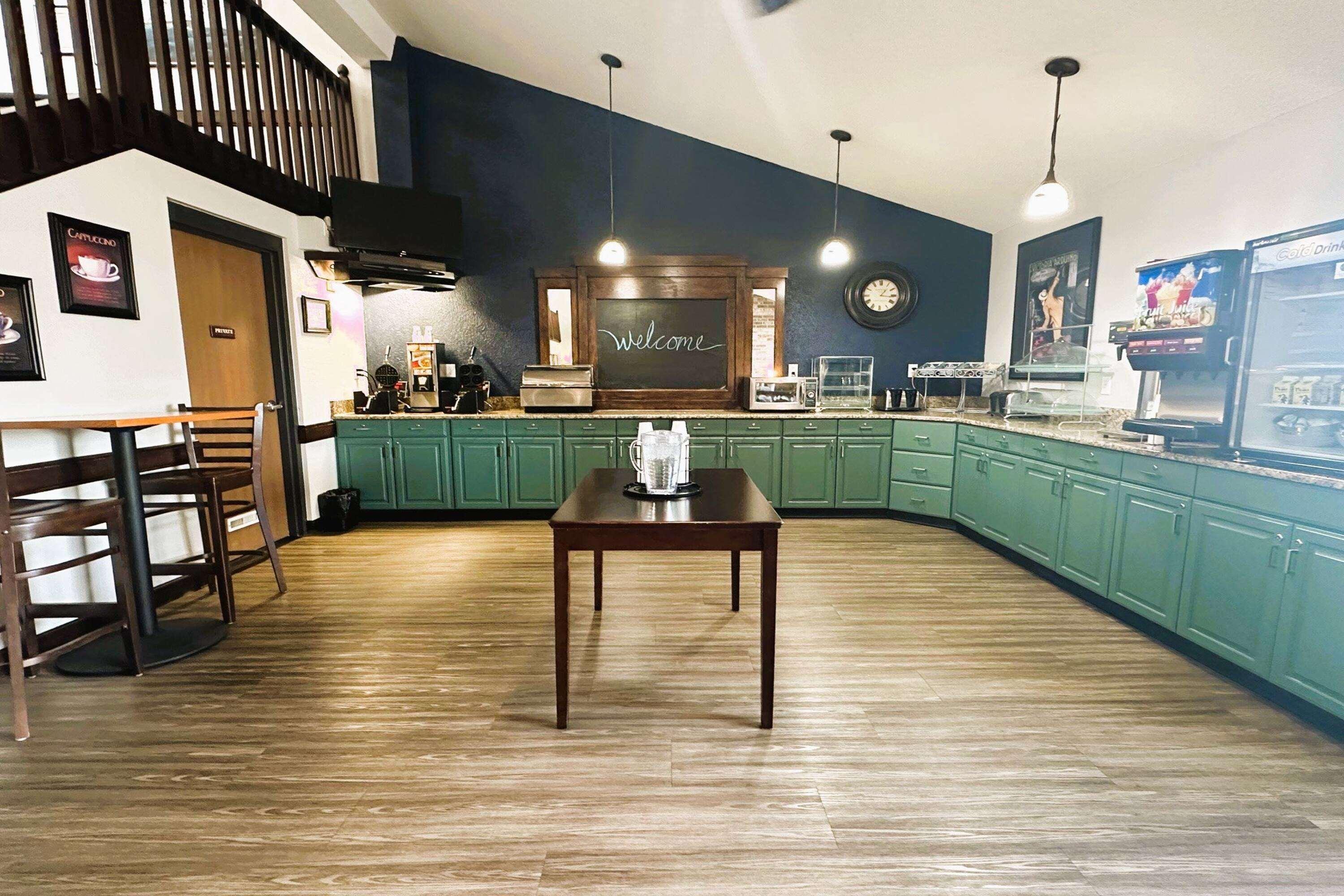 Restaurant AmericInn by Wyndham Menominee