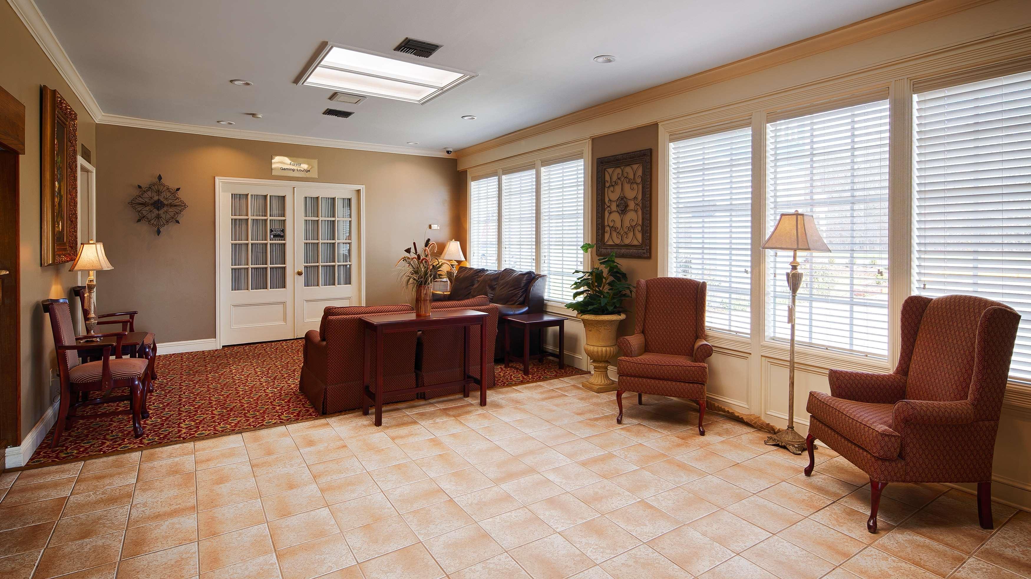 Vista Lobby Best Western Forest Inn