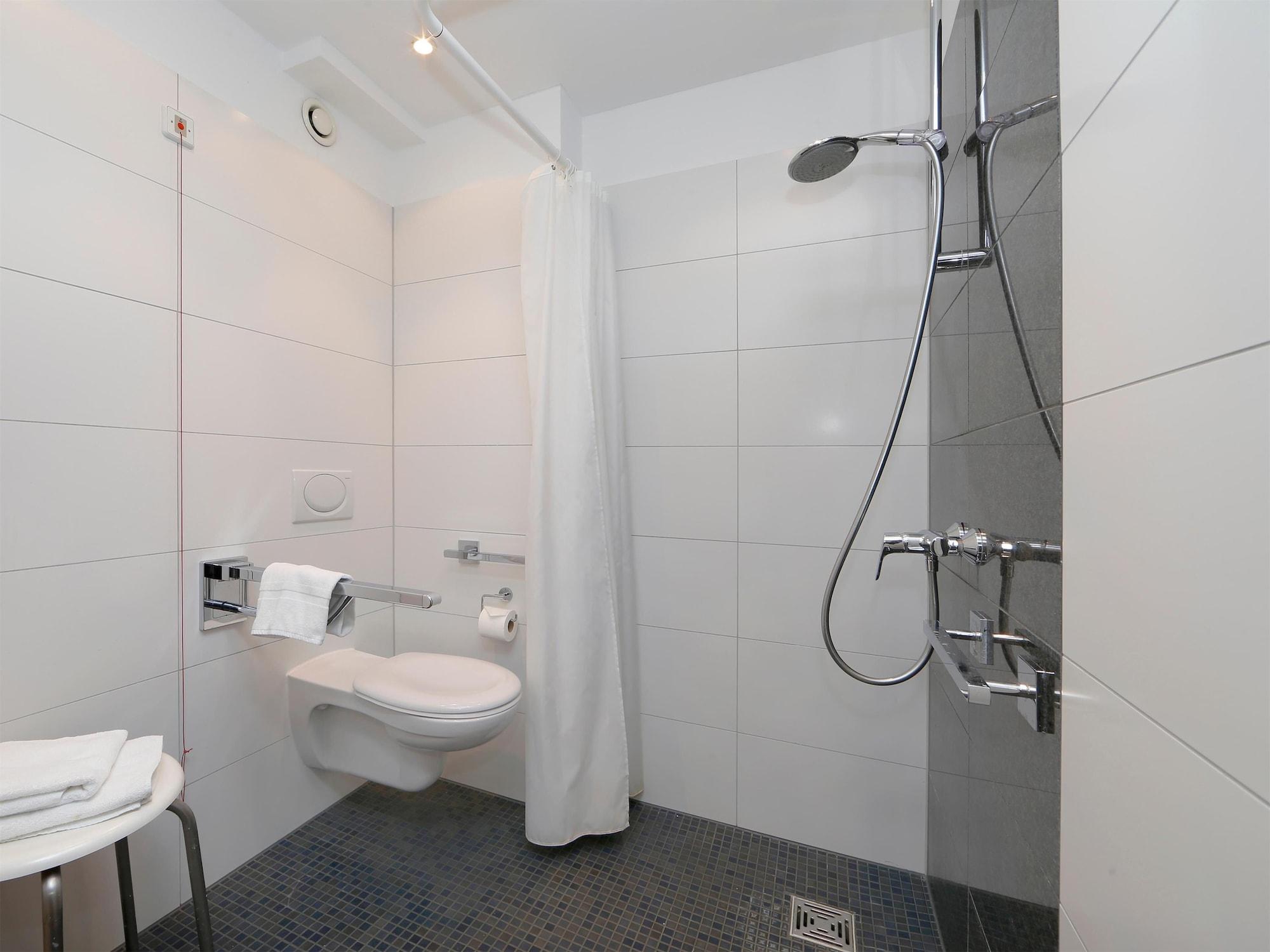 Equipamiento de Habitación B&B Hotel Berlin-Dreilinden