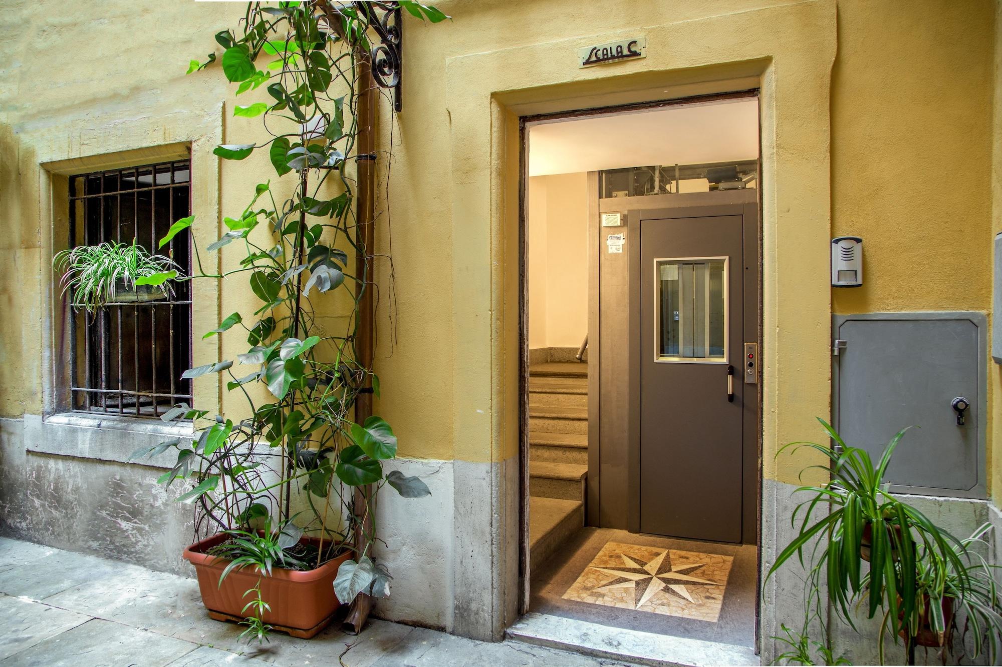 Vista Exterior Roma Central Guest House