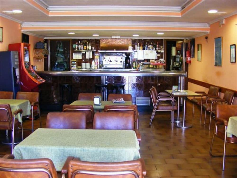 Bar/Salón Hostal Horizonte