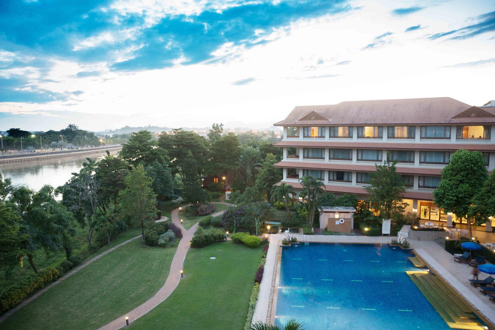 Vista Exterior The Imperial River House Resort