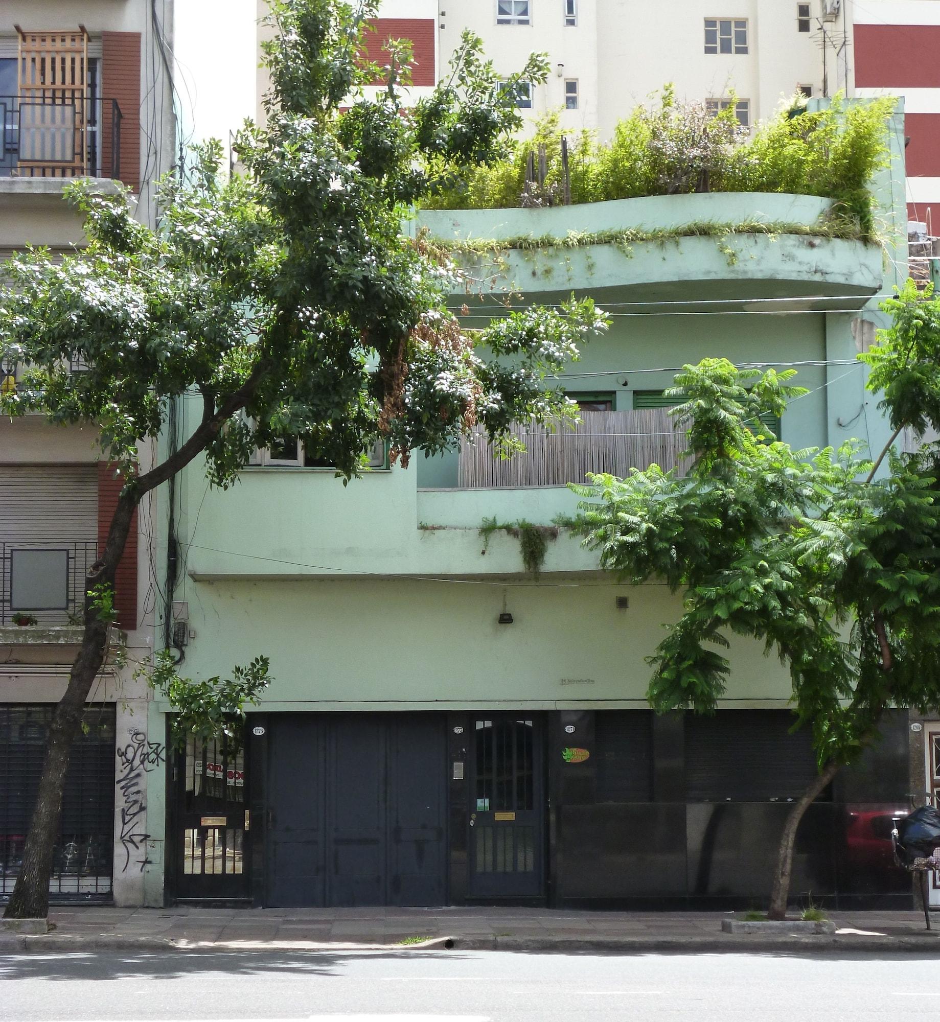 Vista Exterior Garden House Hostel
