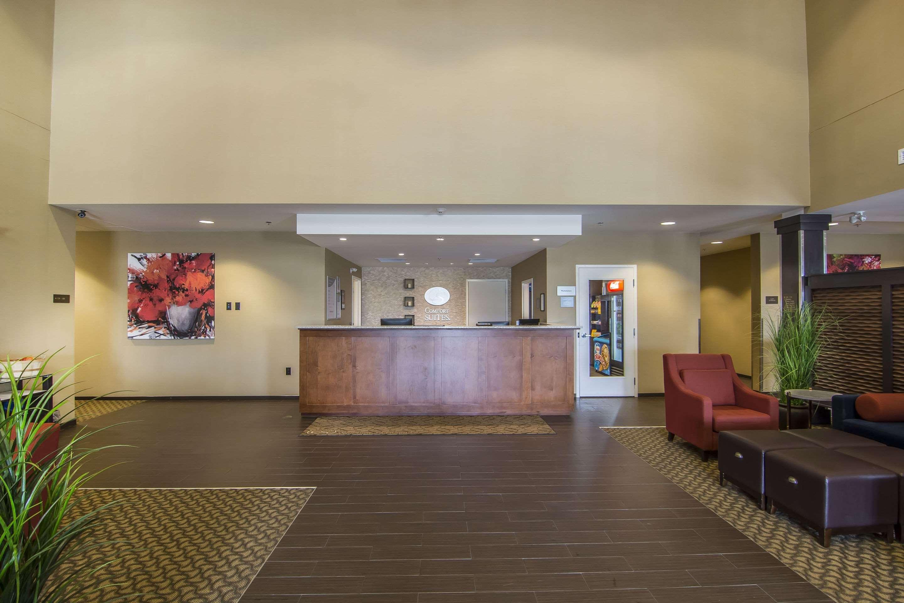 Vista Lobby Comfort Suites Regina