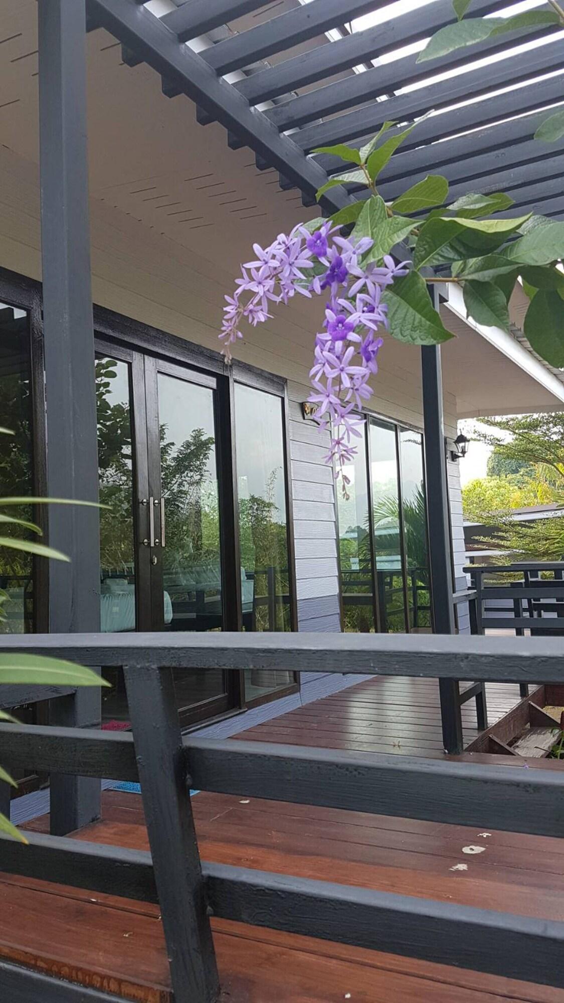 Varios Baan Suan Hill Resort