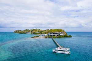 Alojamiento - Loloata Island Resort