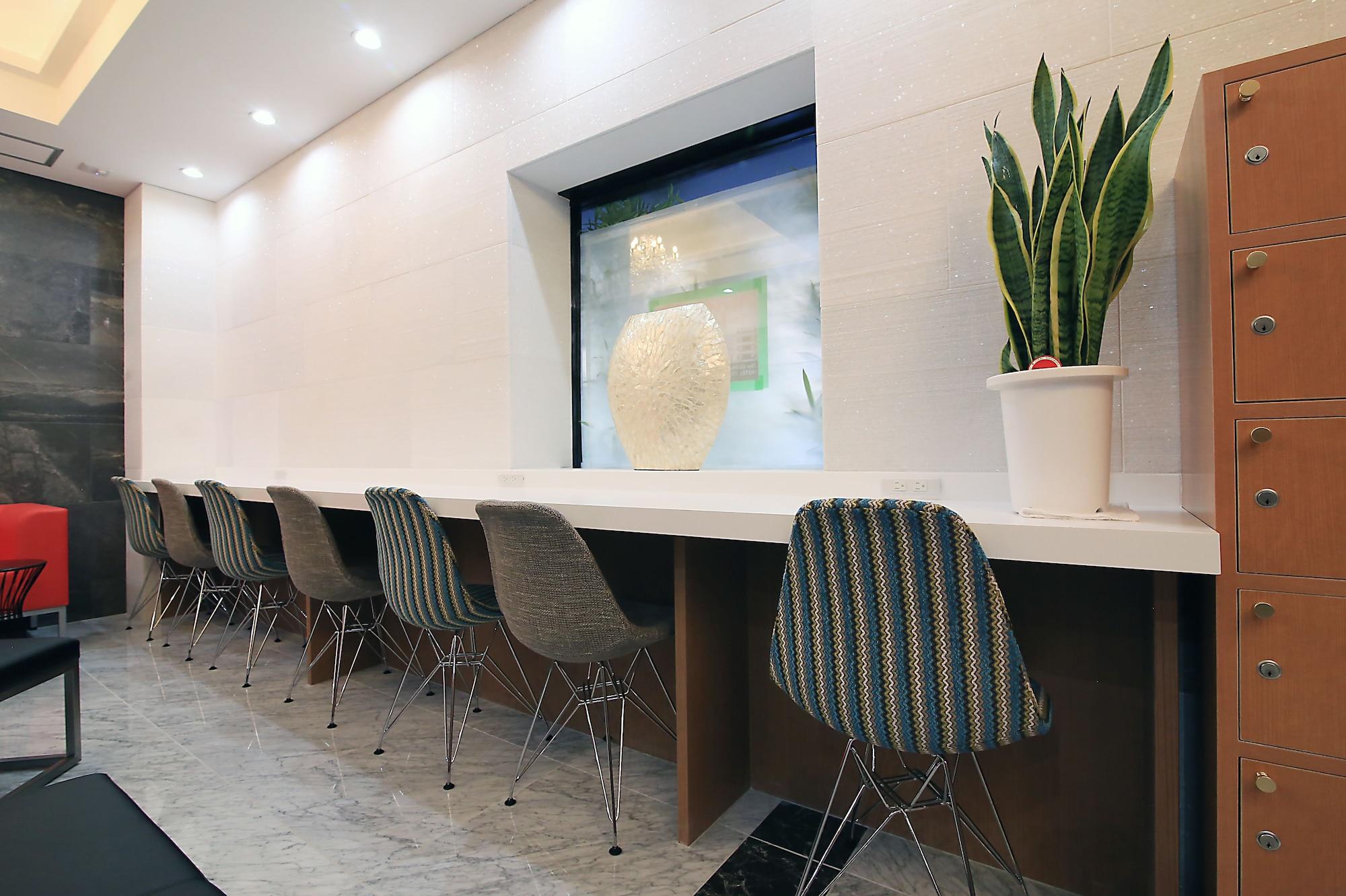 Vista Lobby The Global Hotel Tokyo