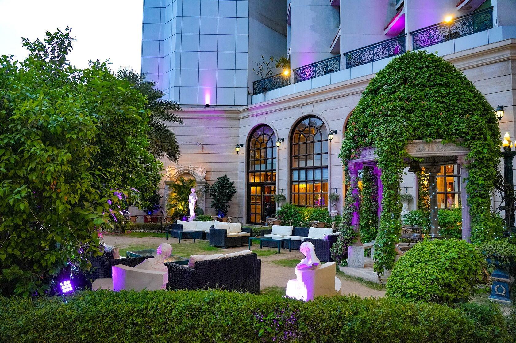 Vista Exterior Hotel The Royal Plaza