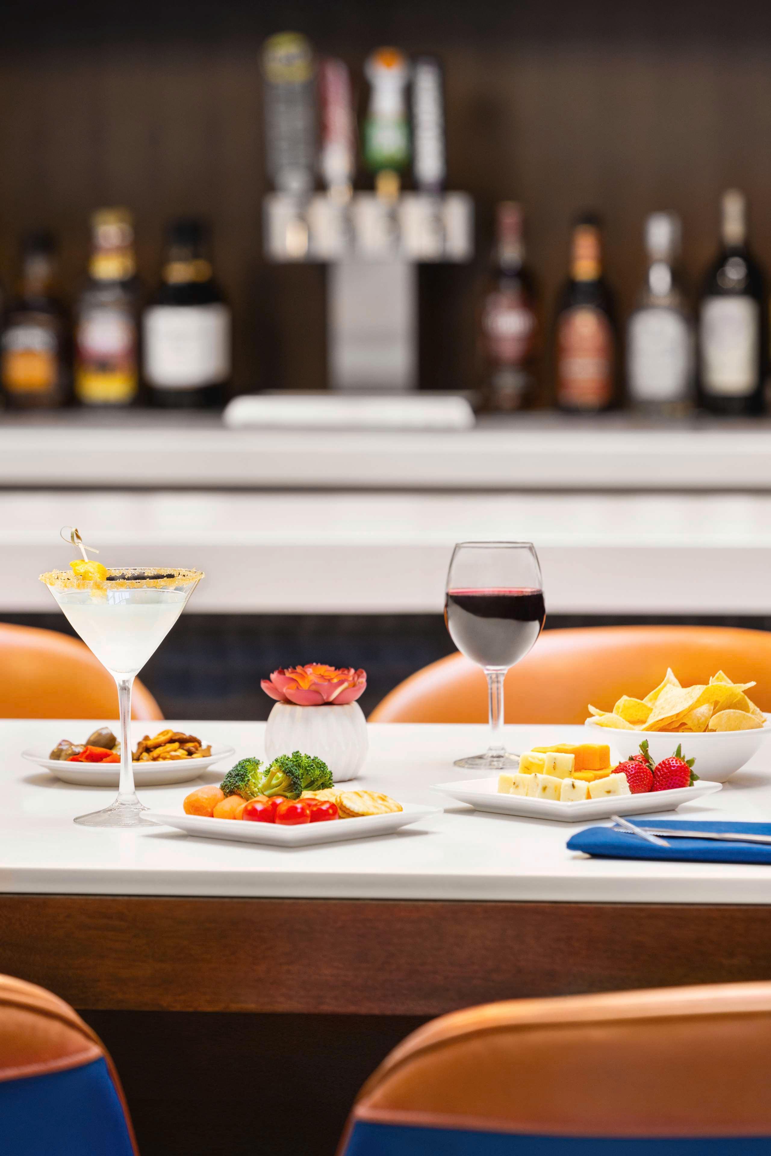 Restaurant Embassy Suites by Hilton Kansas City Overland Park