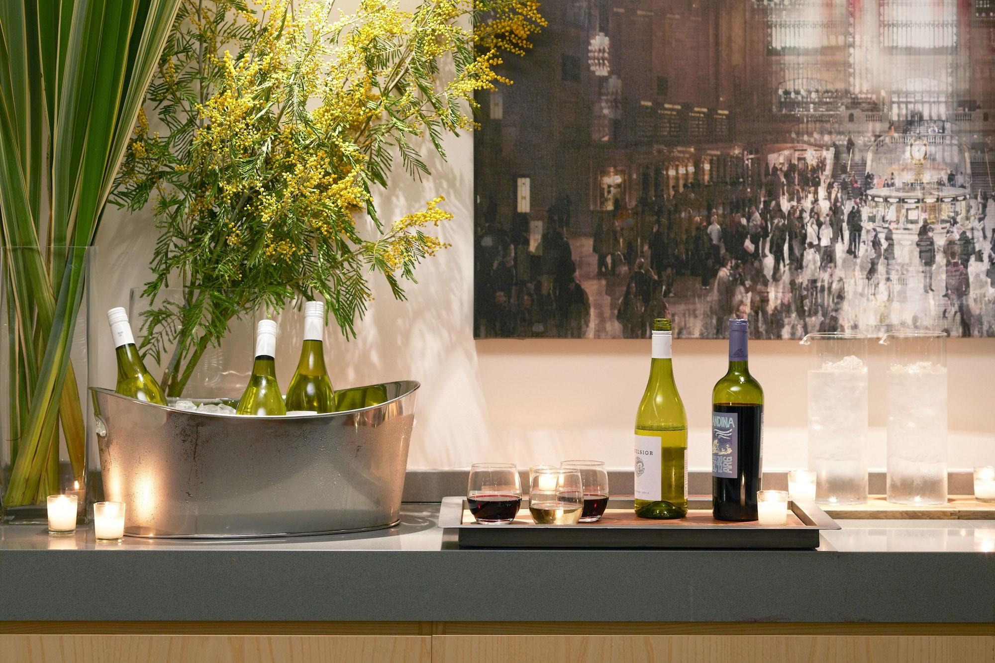 Restaurant The Fifty Sonesta Hotel New York