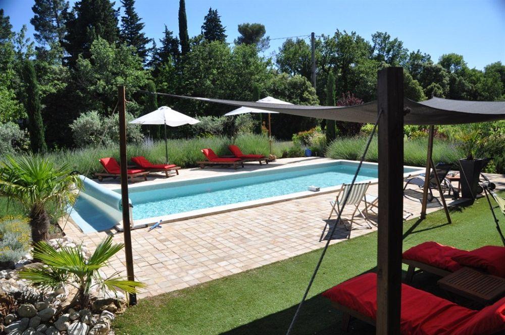 Vista Piscina Le Clos Geraldy
