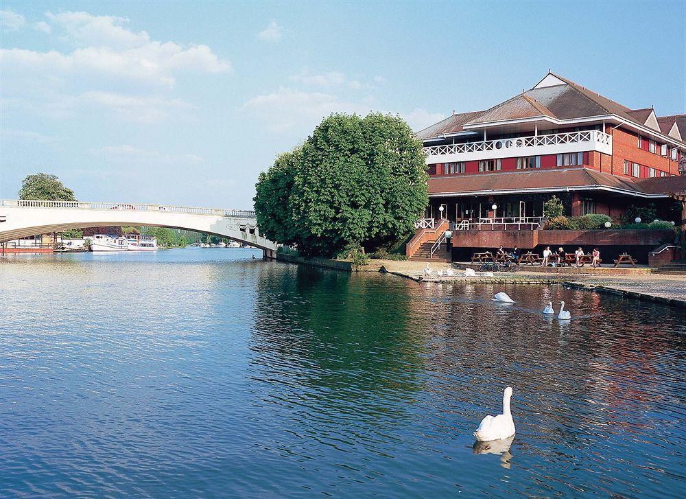 Vista Exterior Crowne Plaza Reading, an IHG Hotel