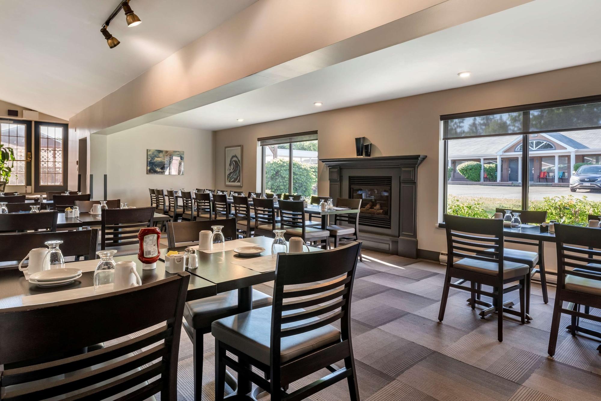 Restaurant Danny’s Hotel Suites, SureStay Collection by Best Western
