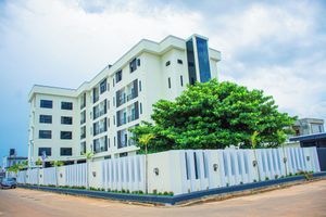 Alojamiento - THE THRIEKA INTERNATIONAL HOTEL