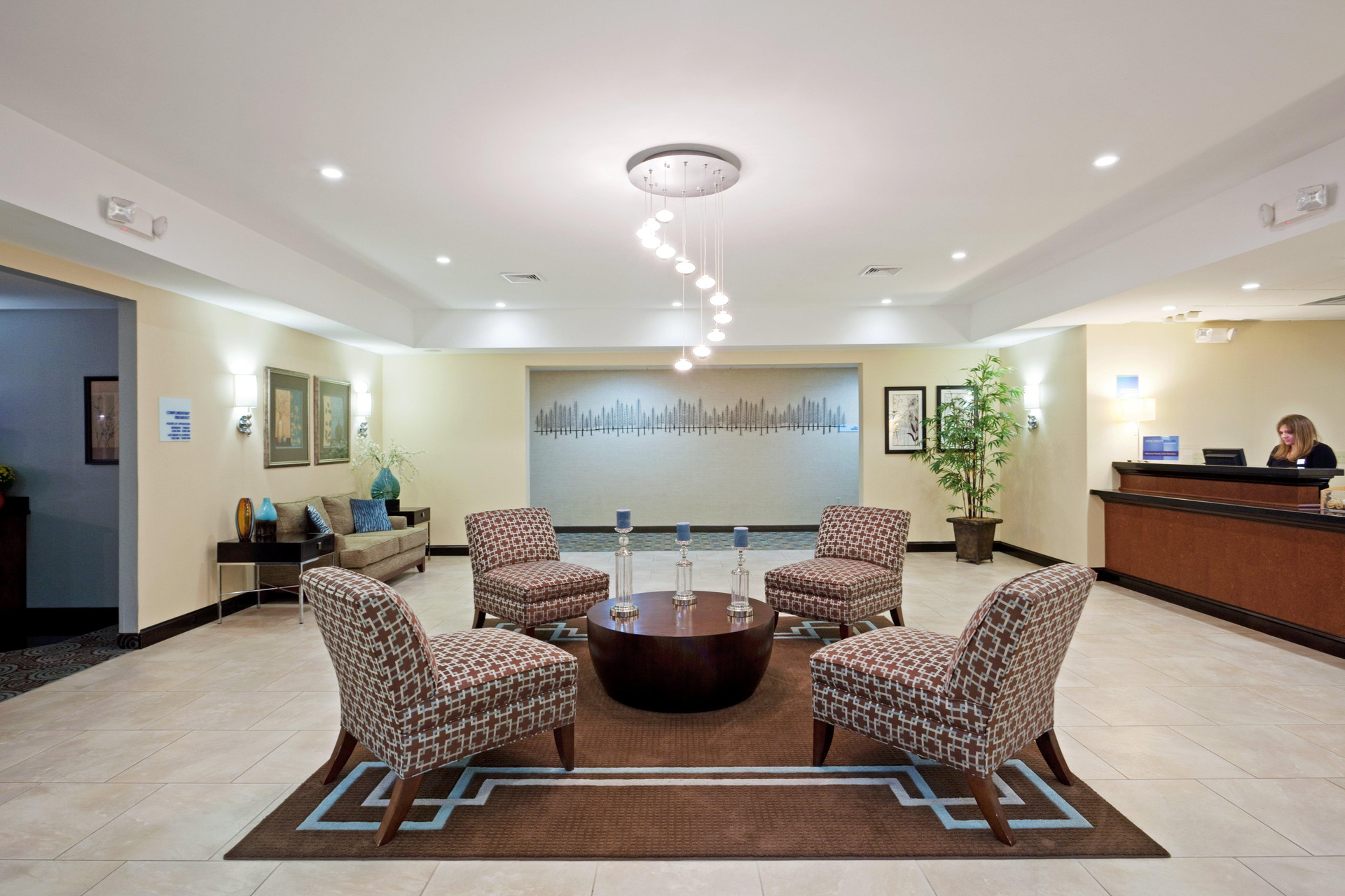 Vista Lobby Holiday Inn Express & Suites Meriden by IHG